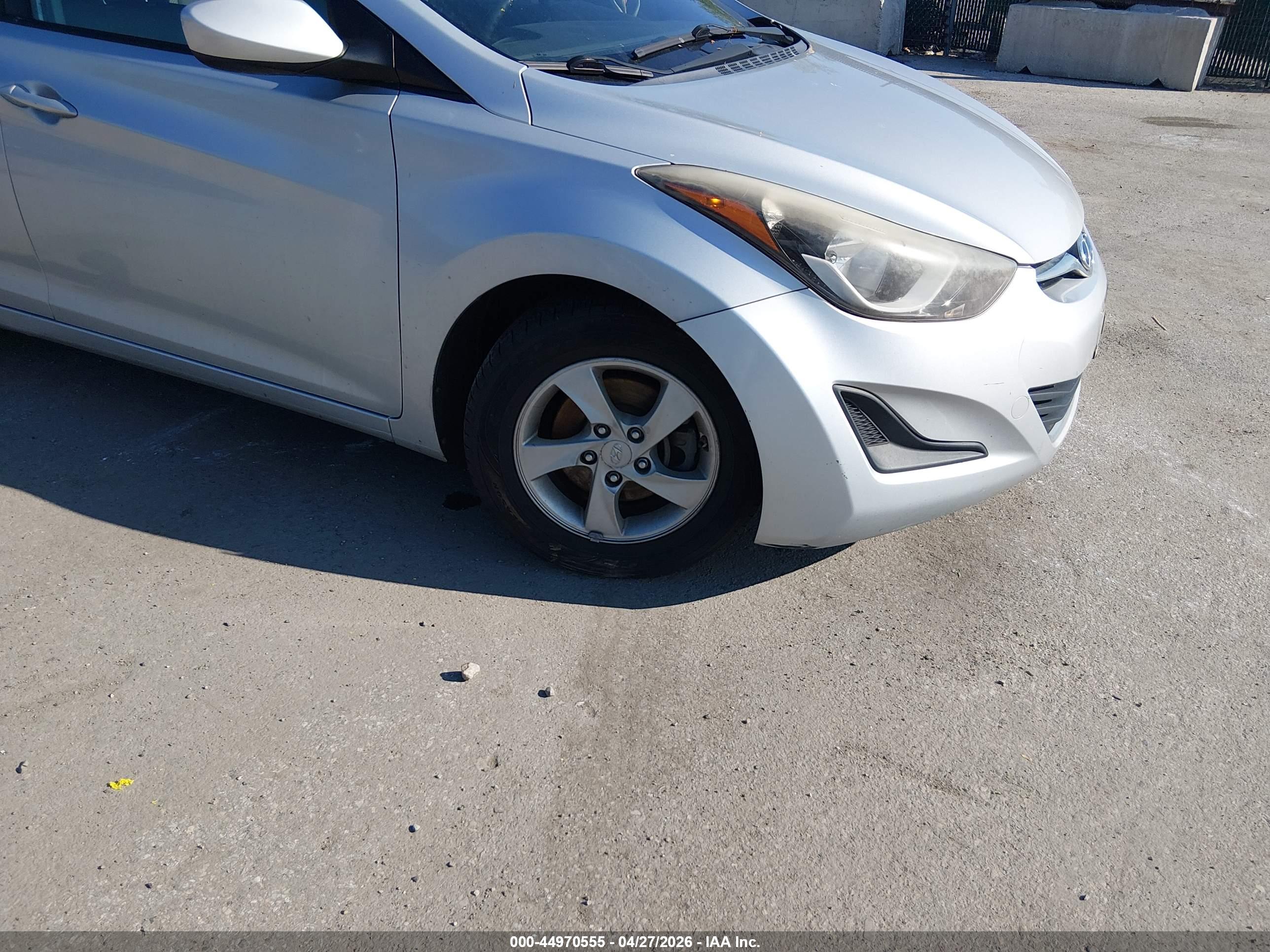 HYUNDAI ELANTRA image 6