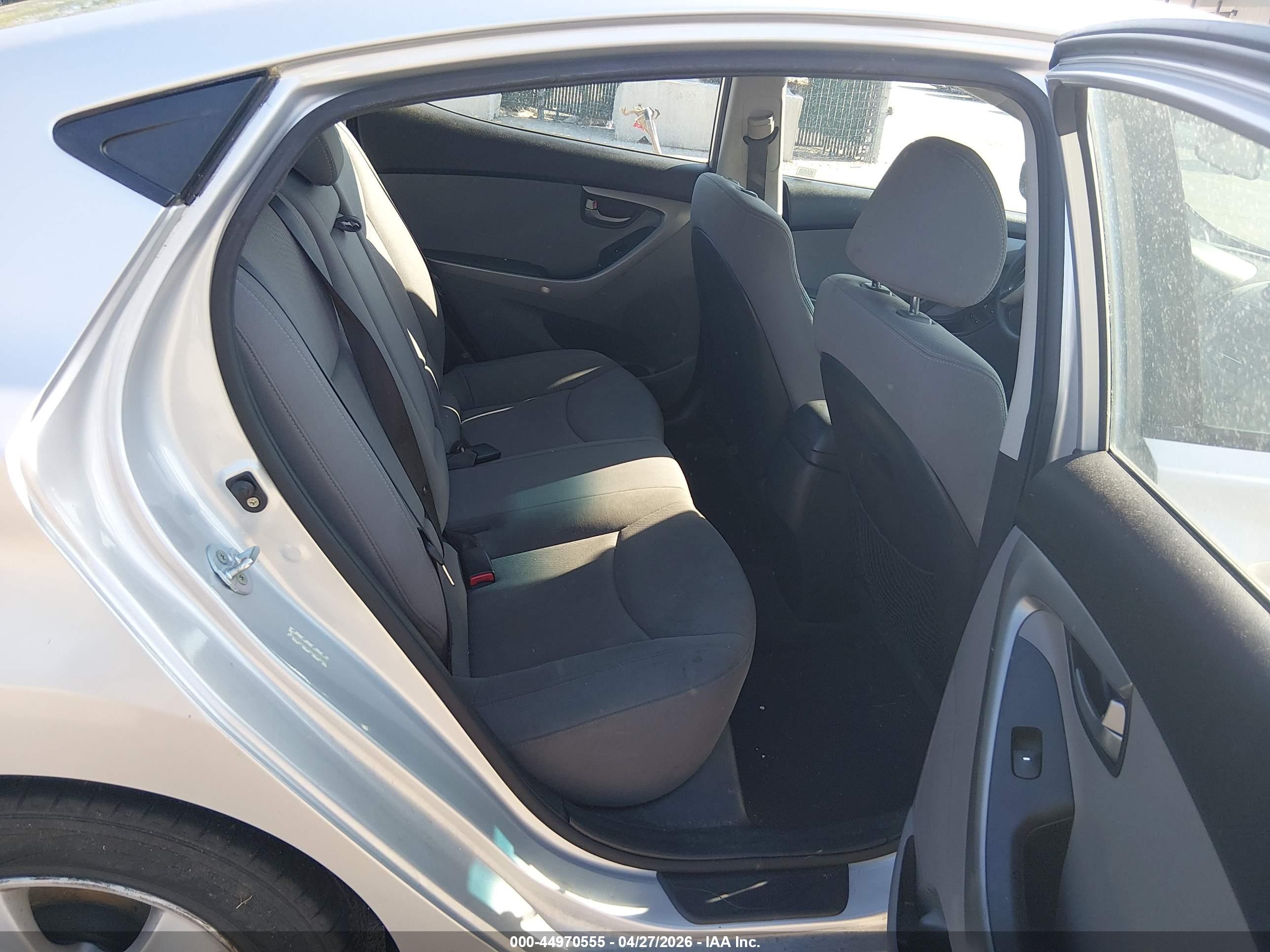 HYUNDAI ELANTRA image 8