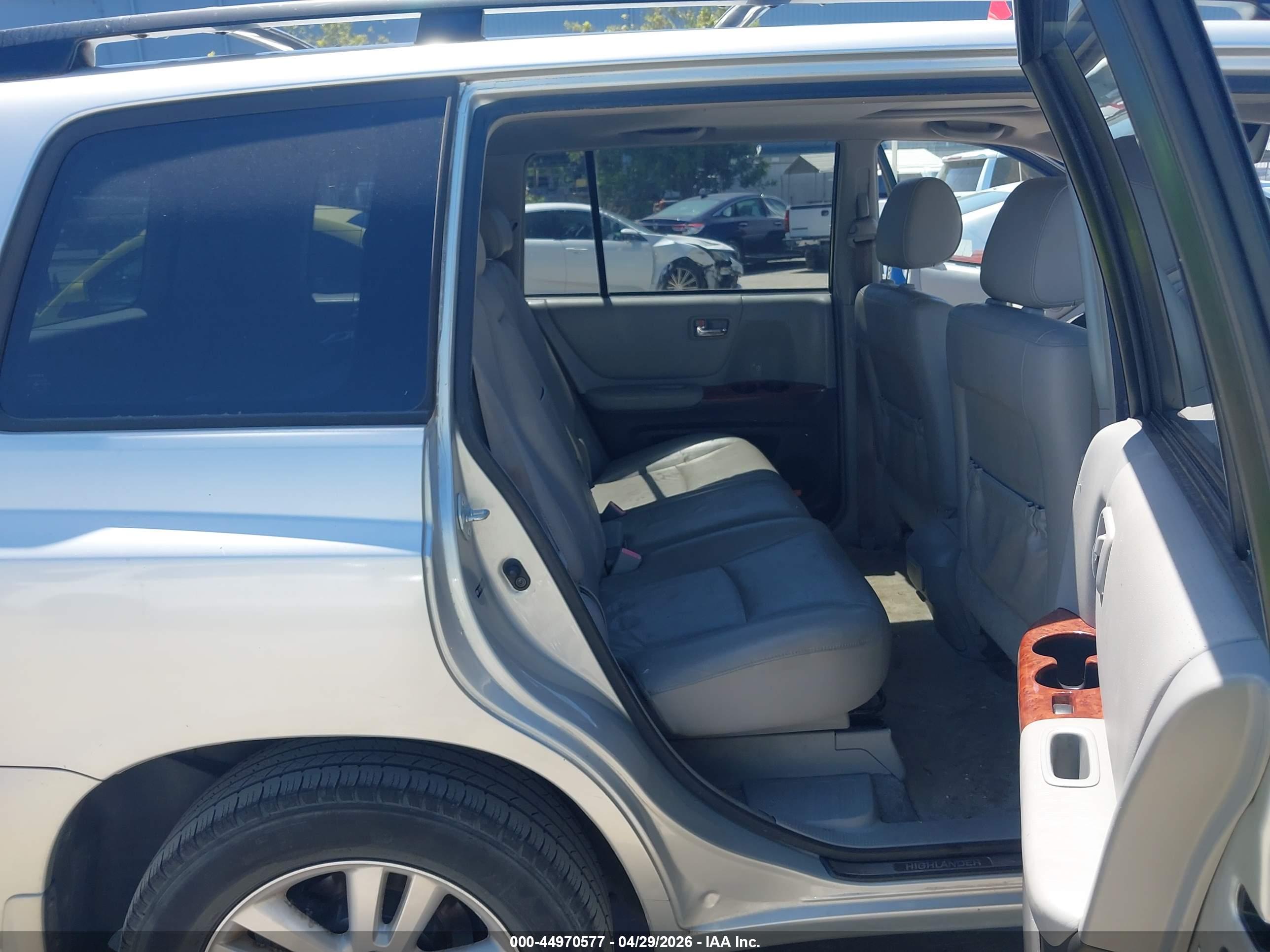 TOYOTA HIGHLANDER image 8