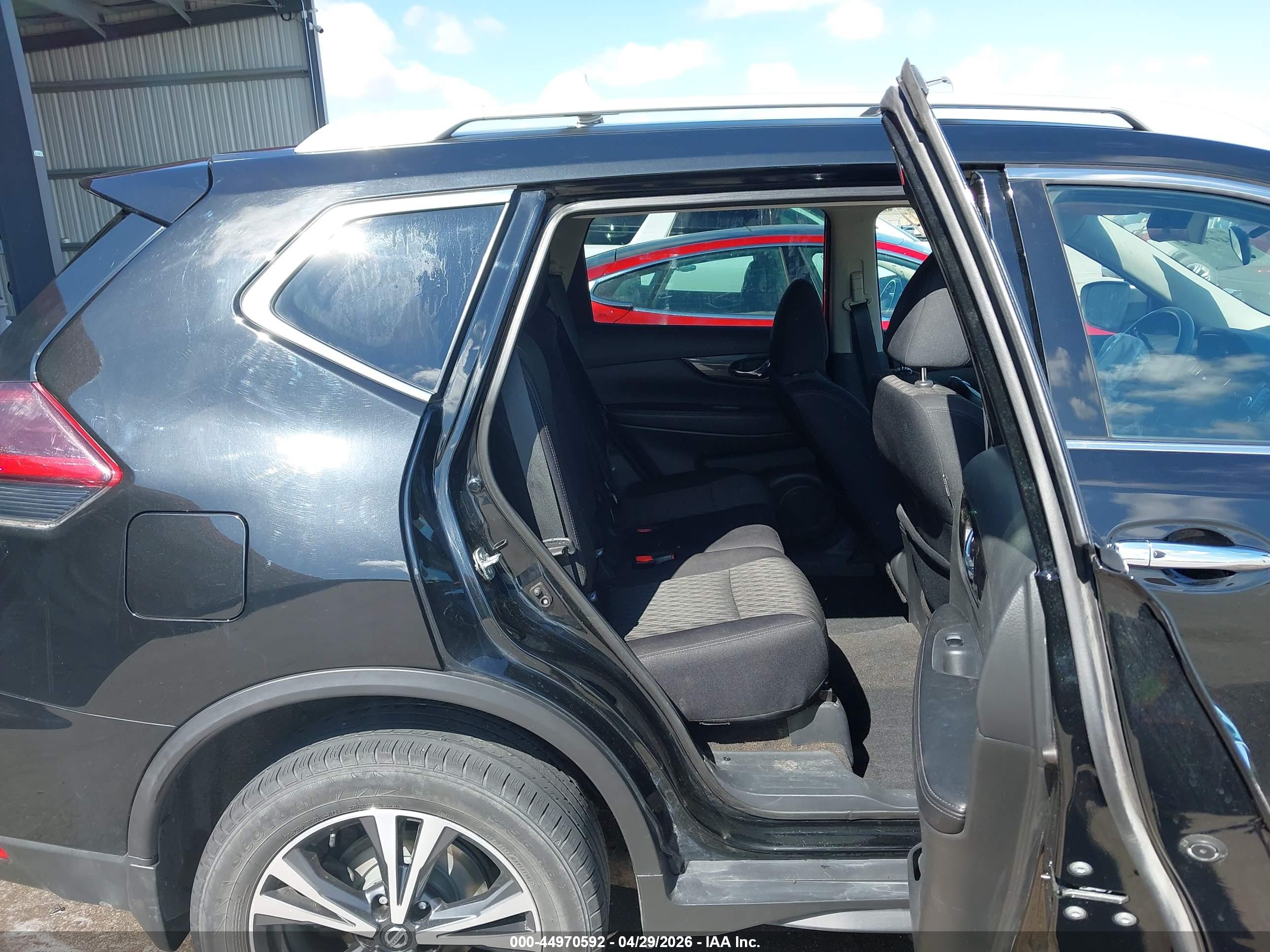 NISSAN ROGUE image 8