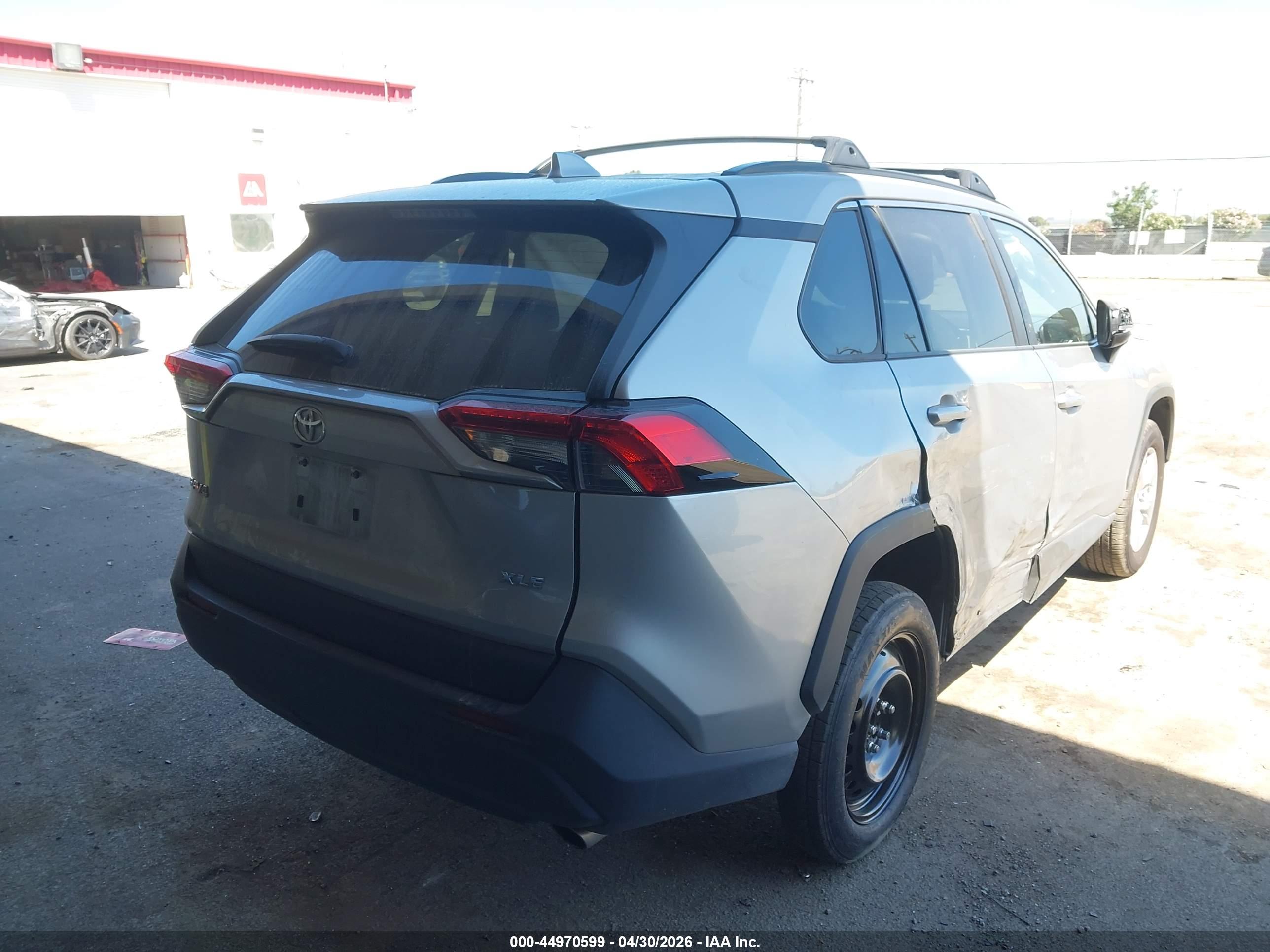 TOYOTA RAV4 image 4