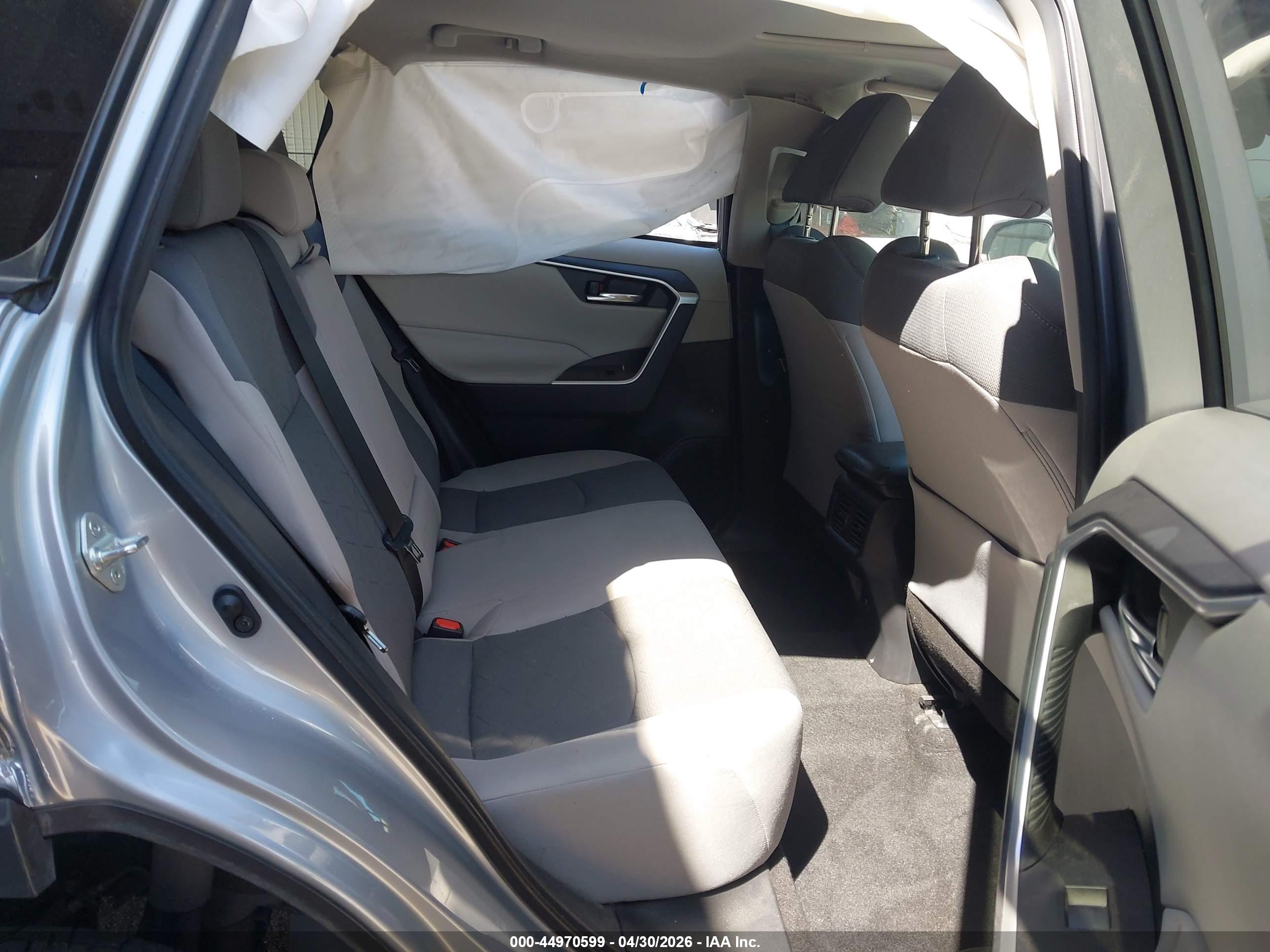 TOYOTA RAV4 image 8
