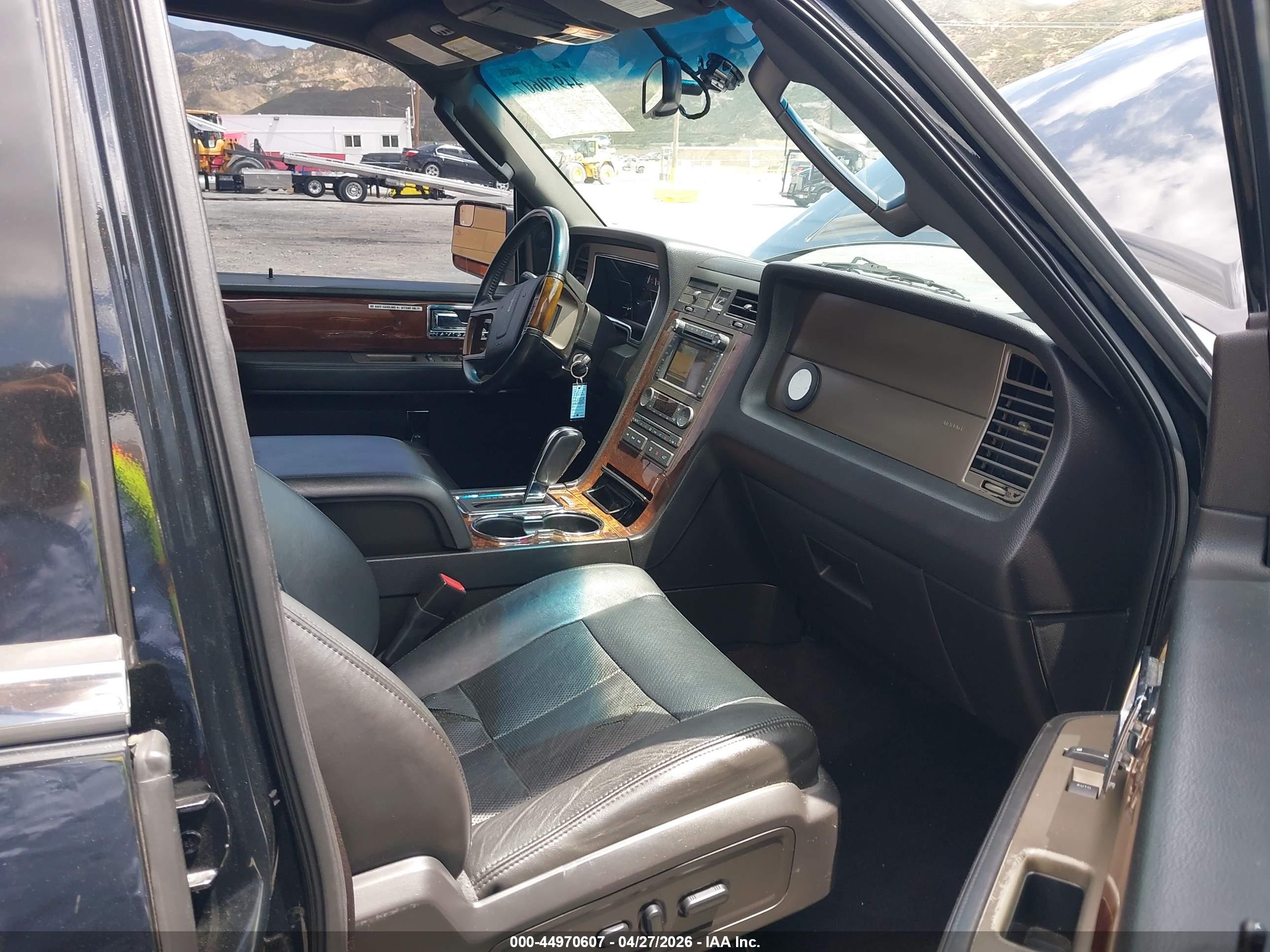 LINCOLN NAVIGATOR image 5