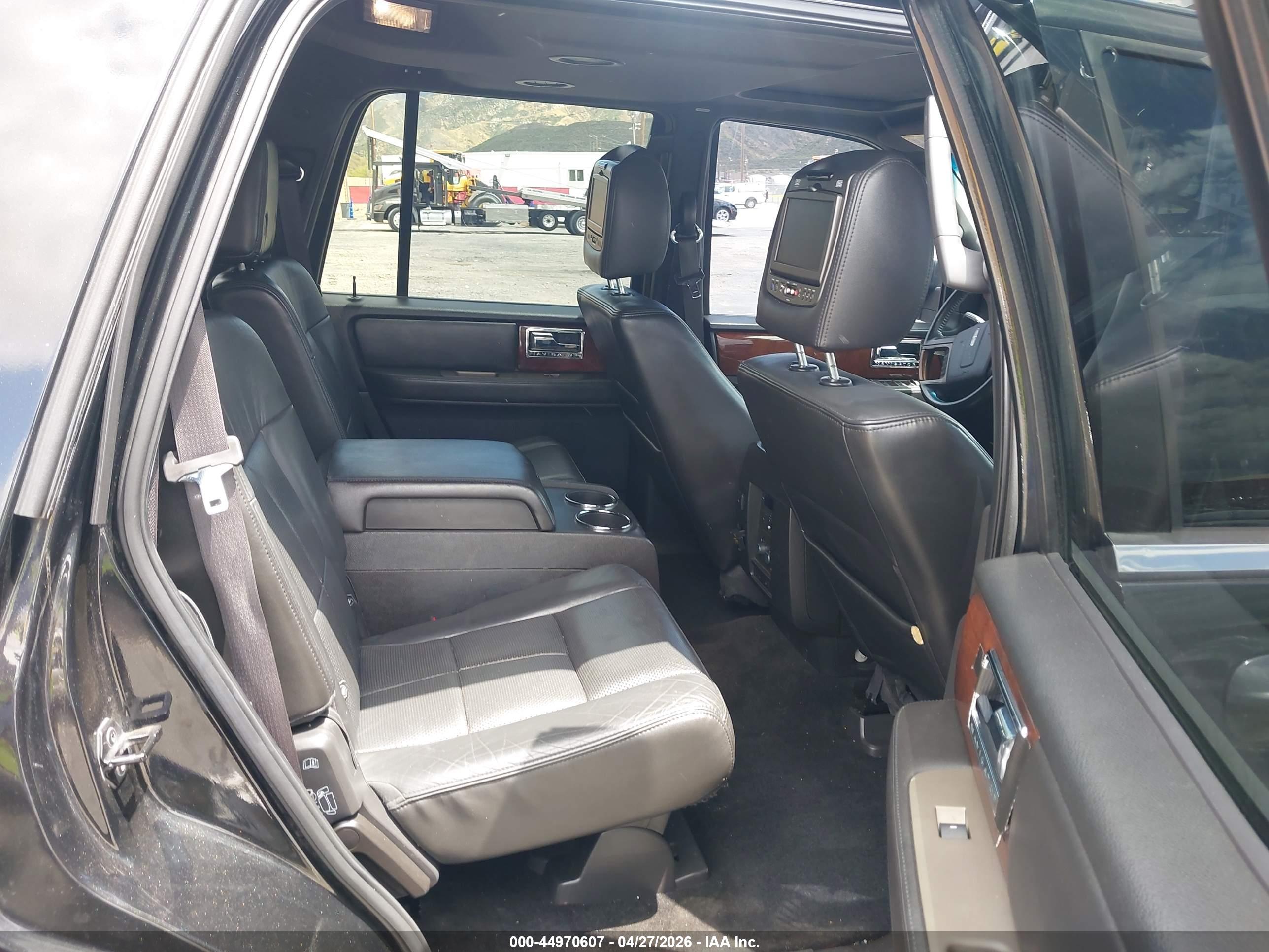 LINCOLN NAVIGATOR image 8