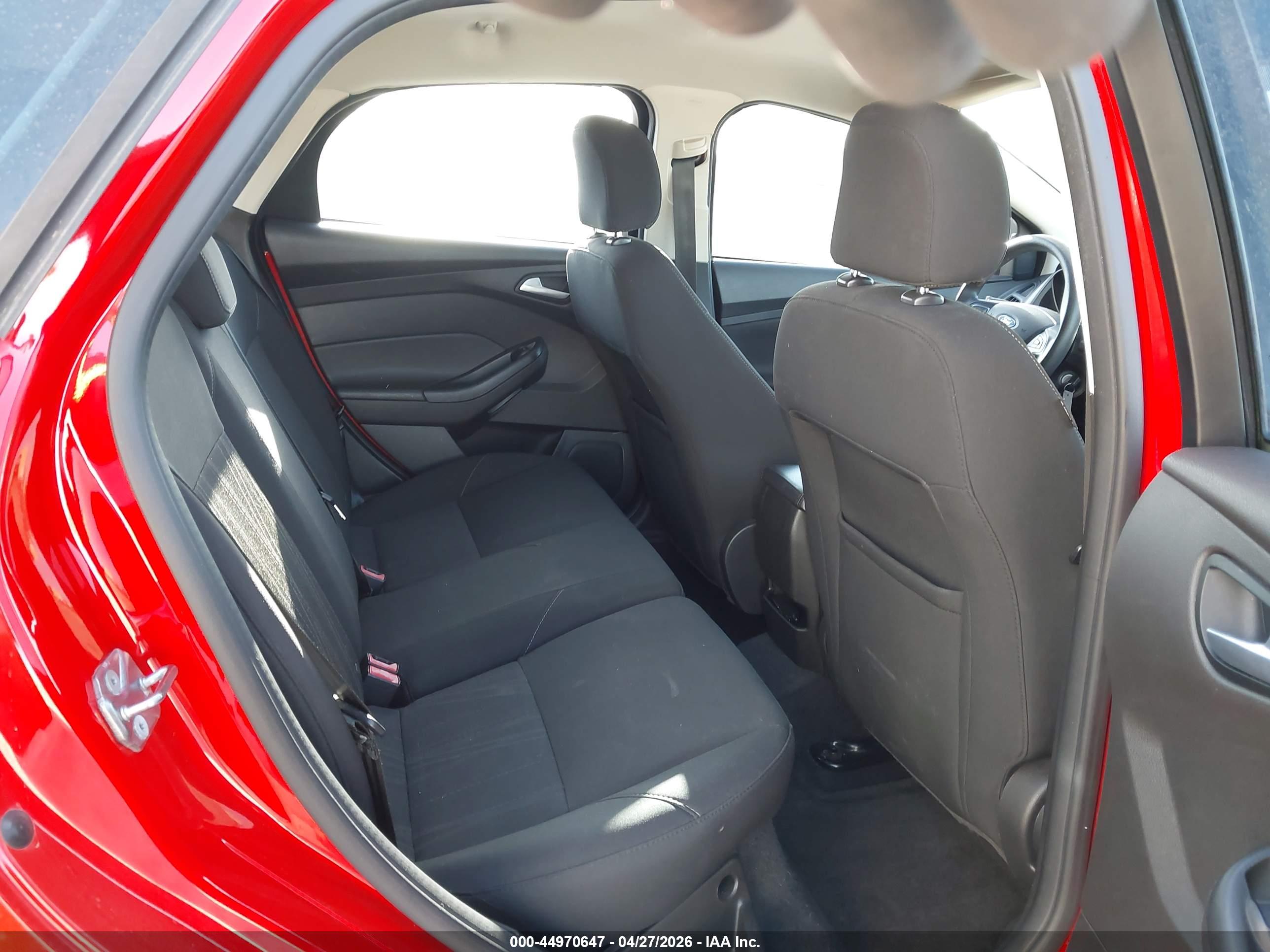 FORD FOCUS image 8