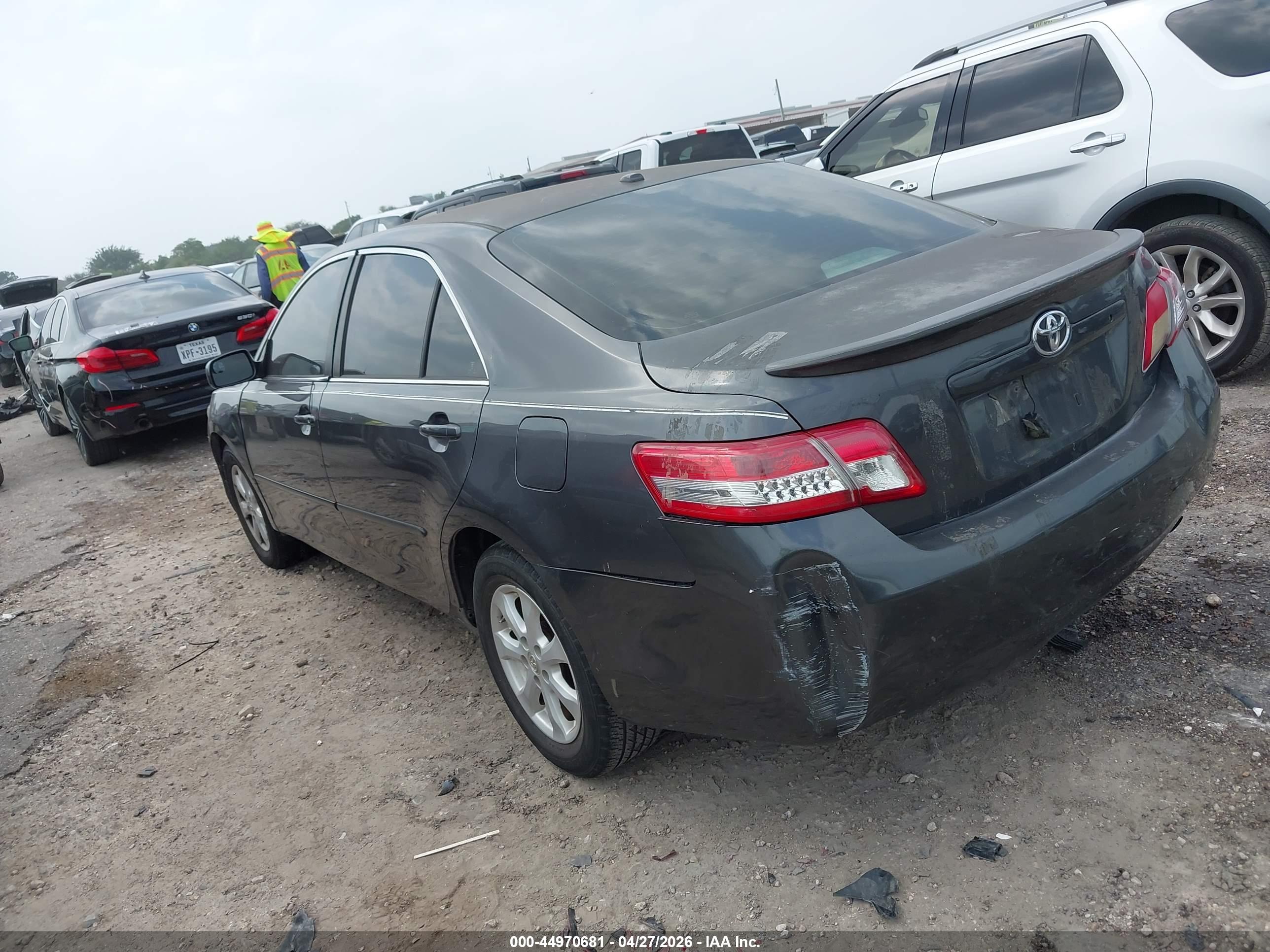 TOYOTA CAMRY image 3