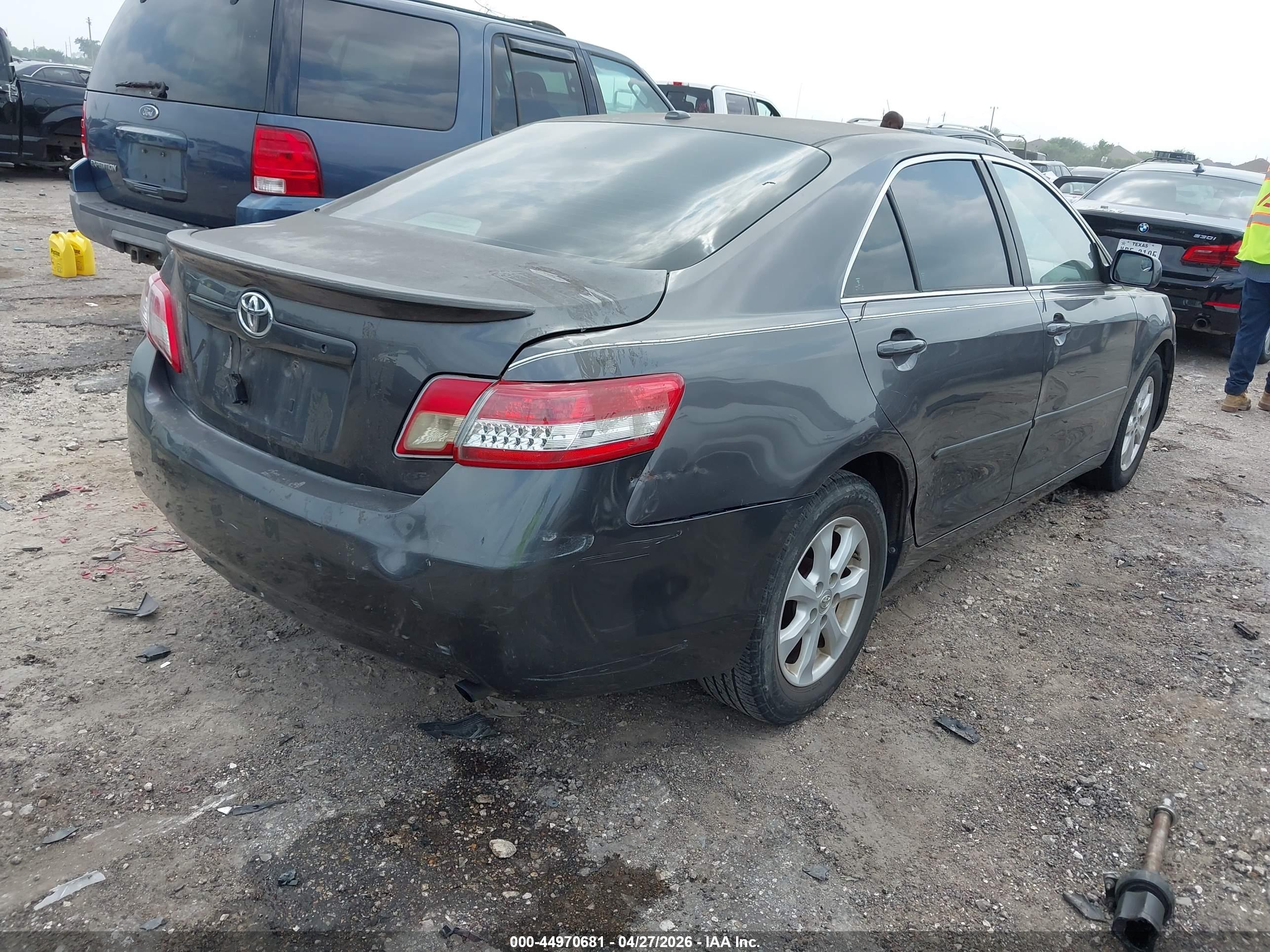 TOYOTA CAMRY image 4