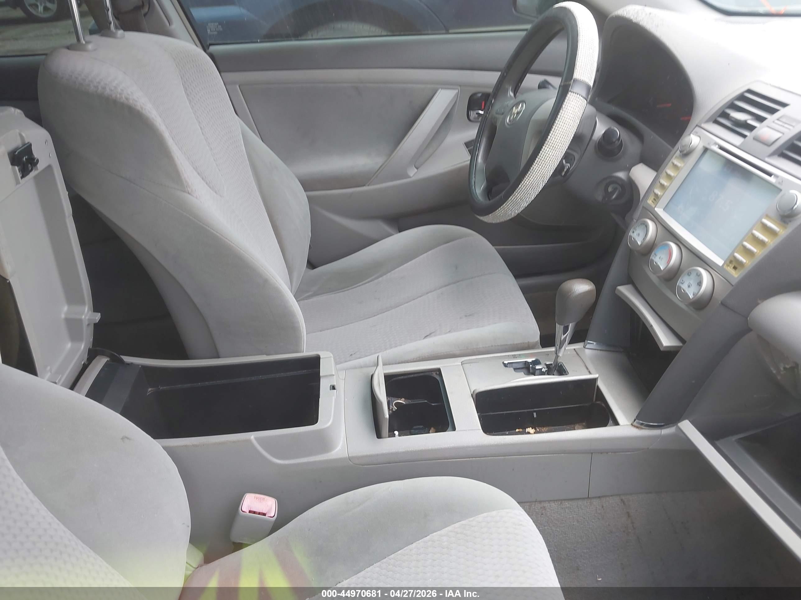 TOYOTA CAMRY image 5