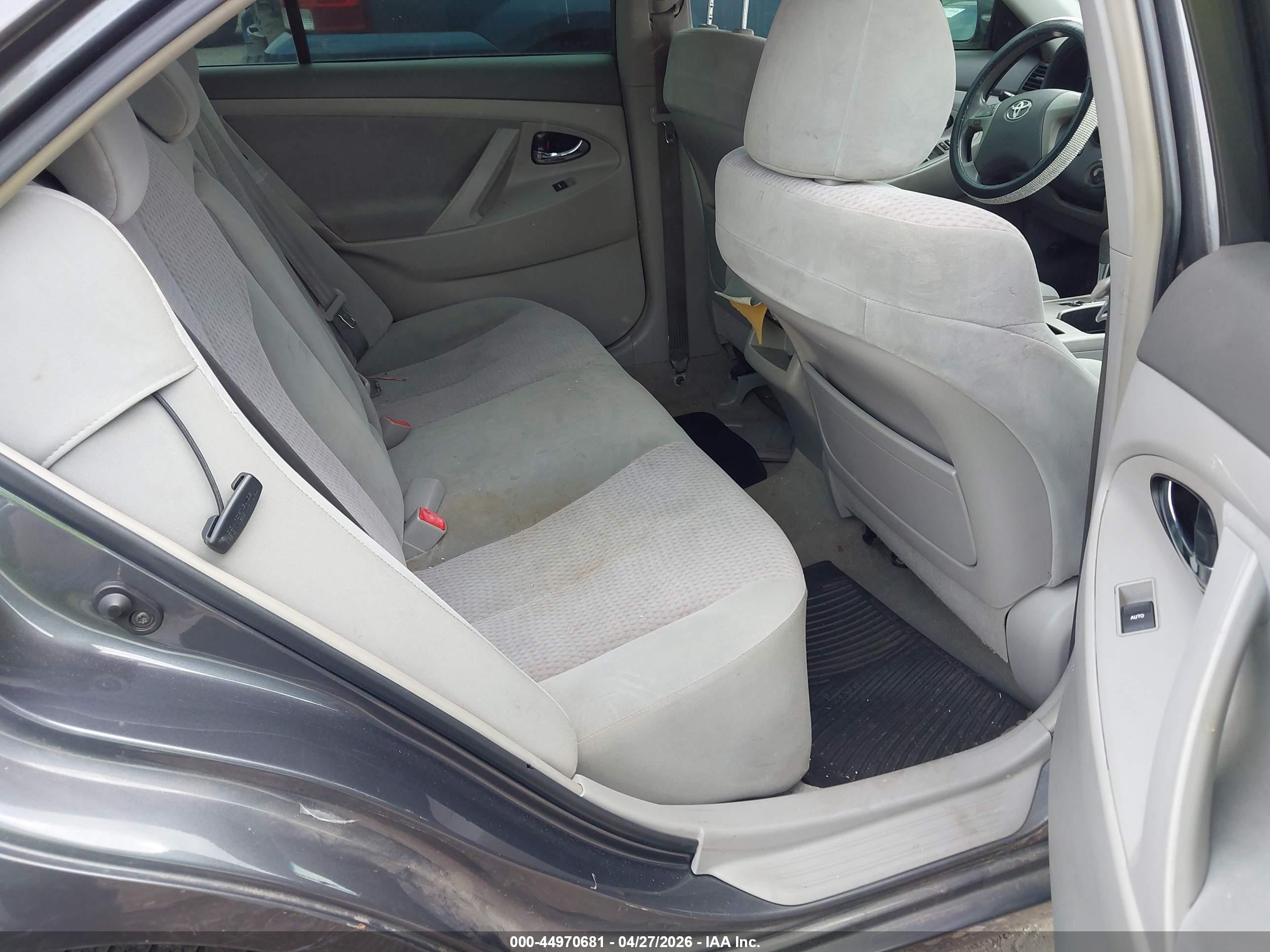 TOYOTA CAMRY image 8