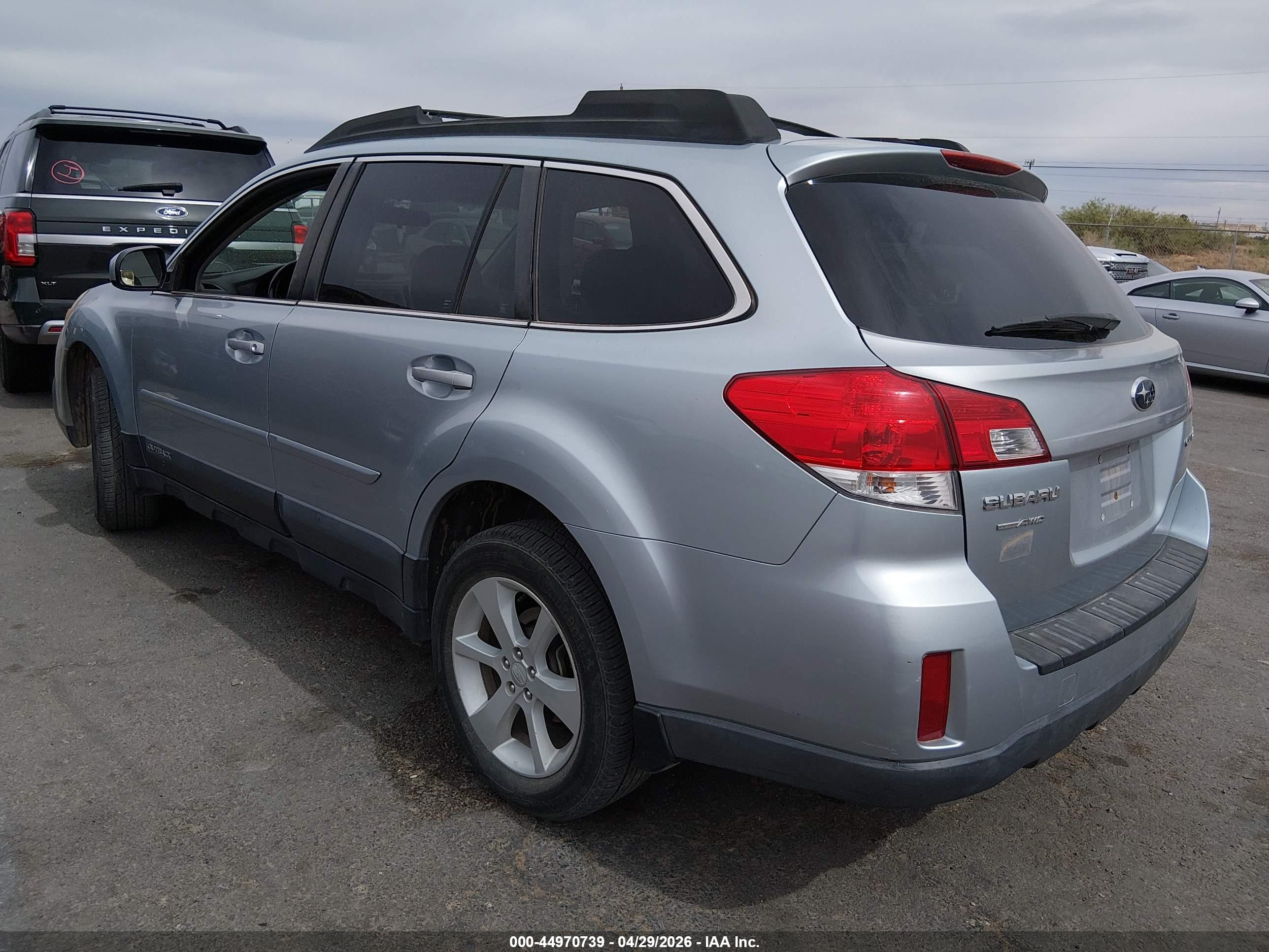 SUBARU OUTBACK image 3