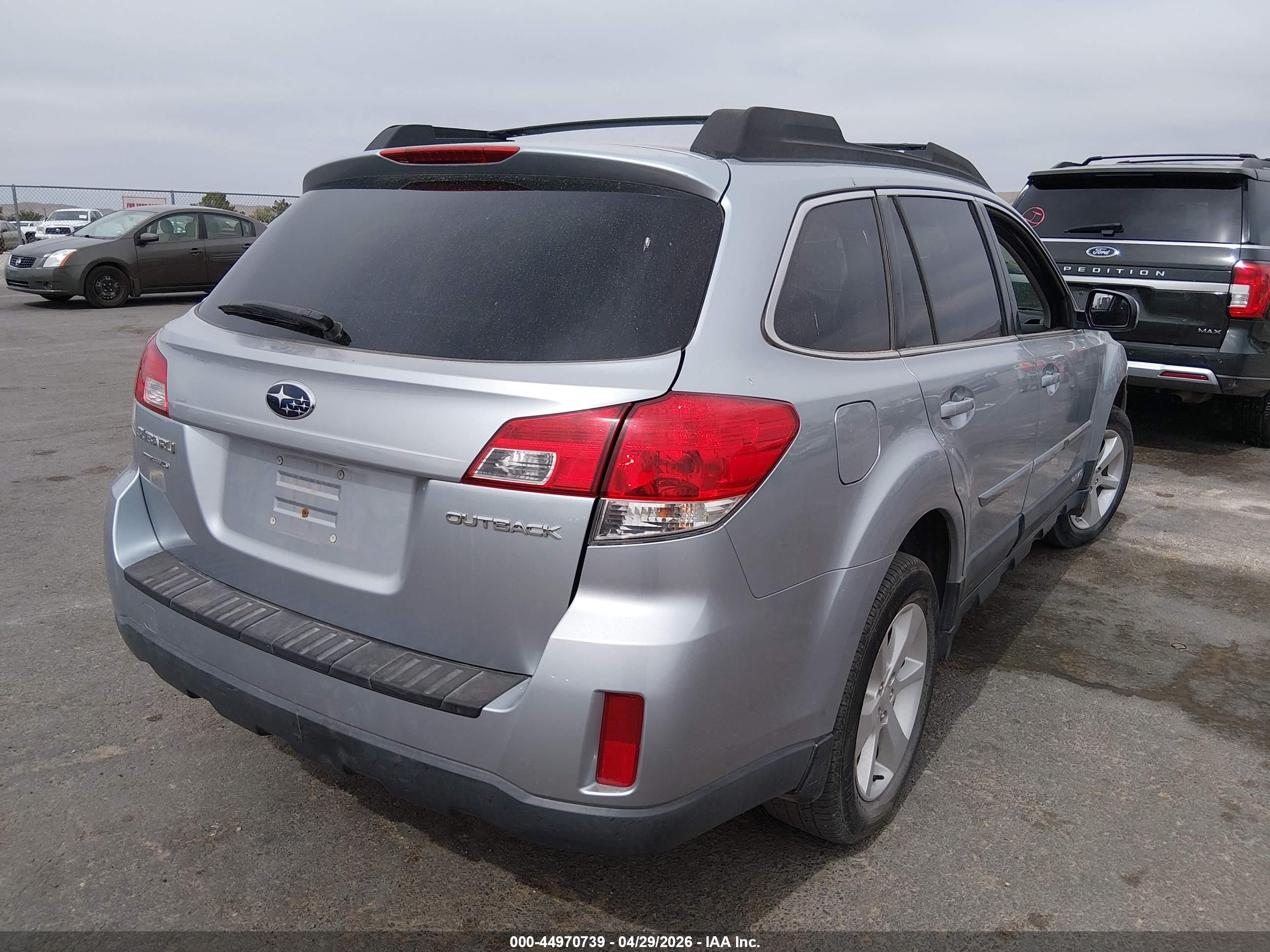 SUBARU OUTBACK image 4