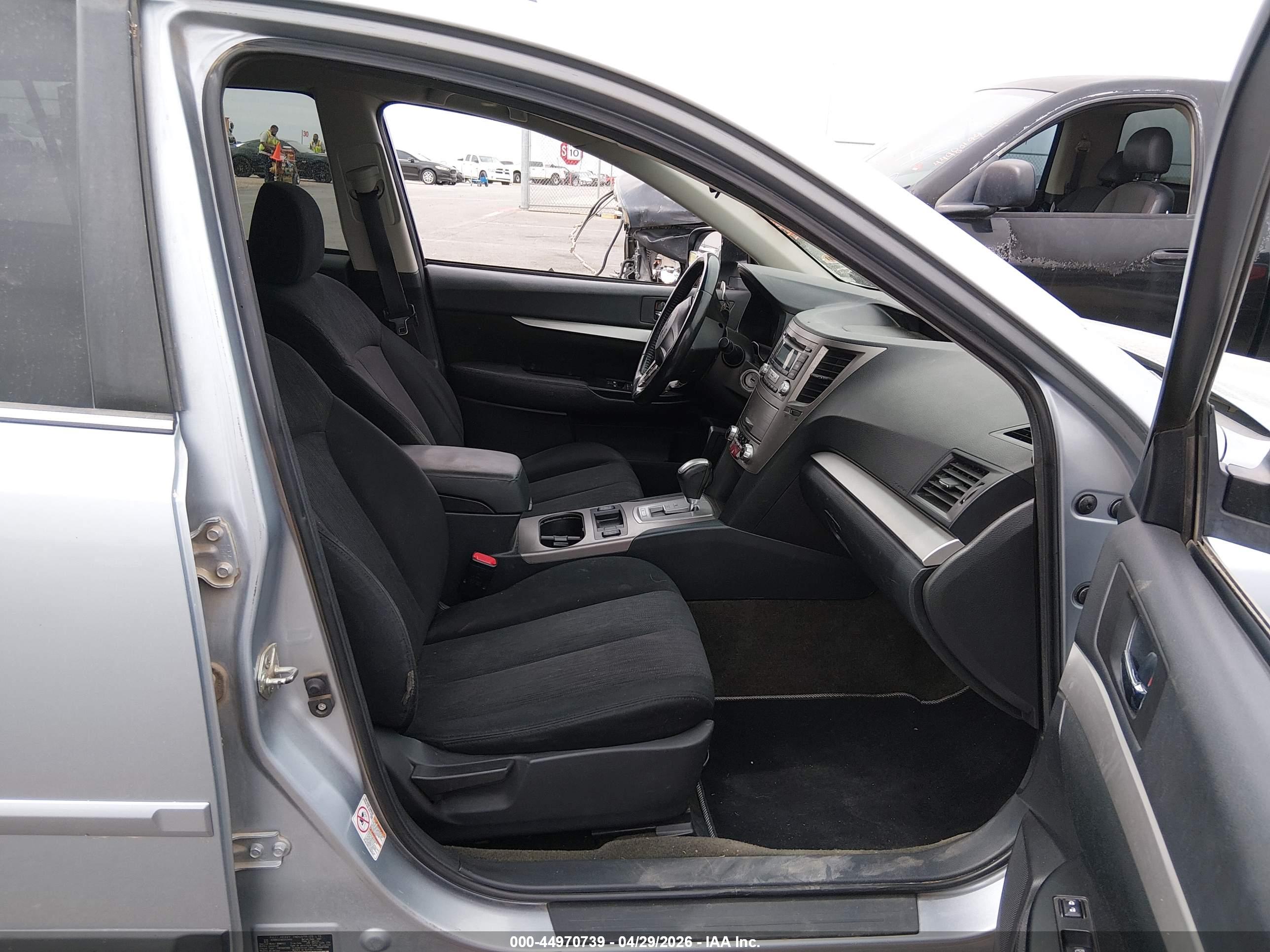 SUBARU OUTBACK image 5
