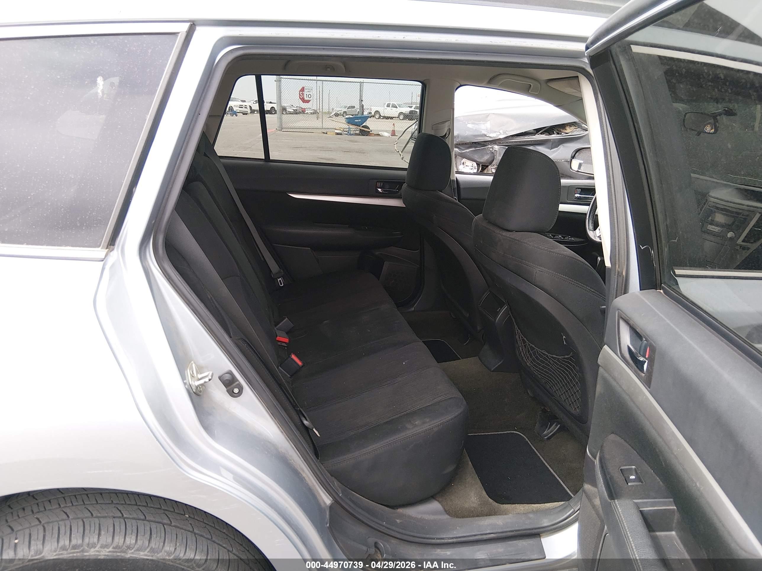 SUBARU OUTBACK image 8