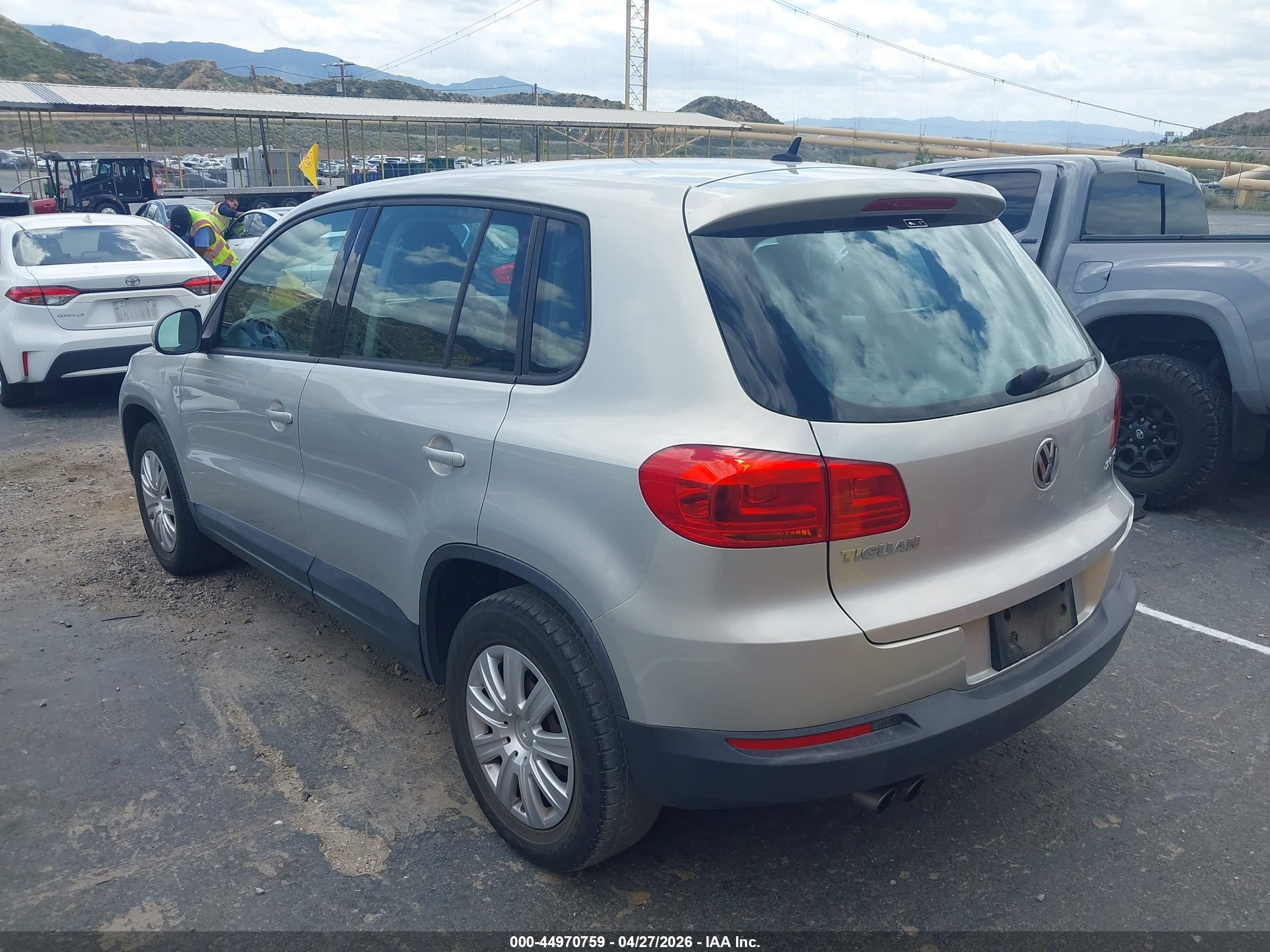 VOLKSWAGEN TIGUAN image 3
