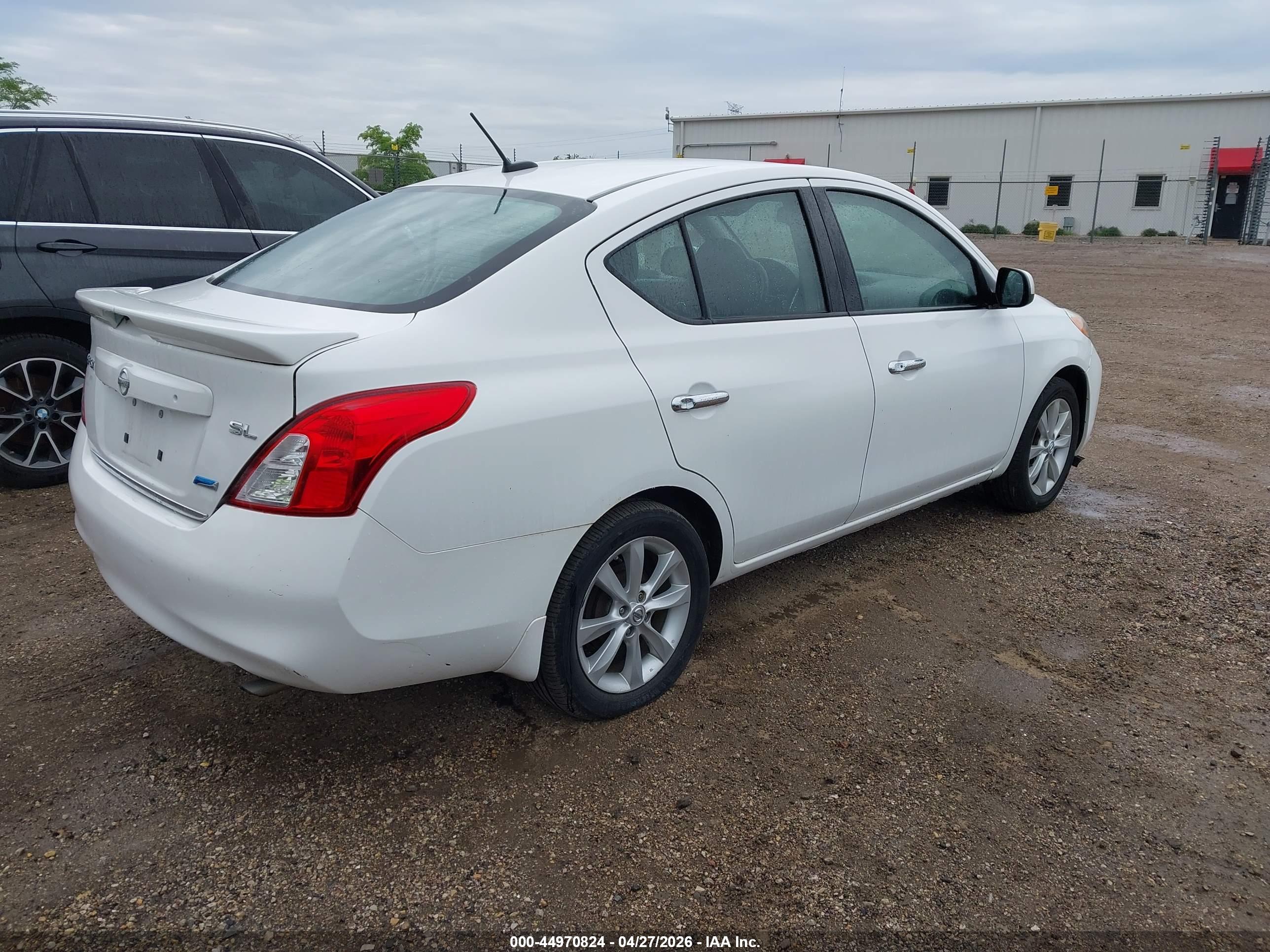 NISSAN VERSA image 4