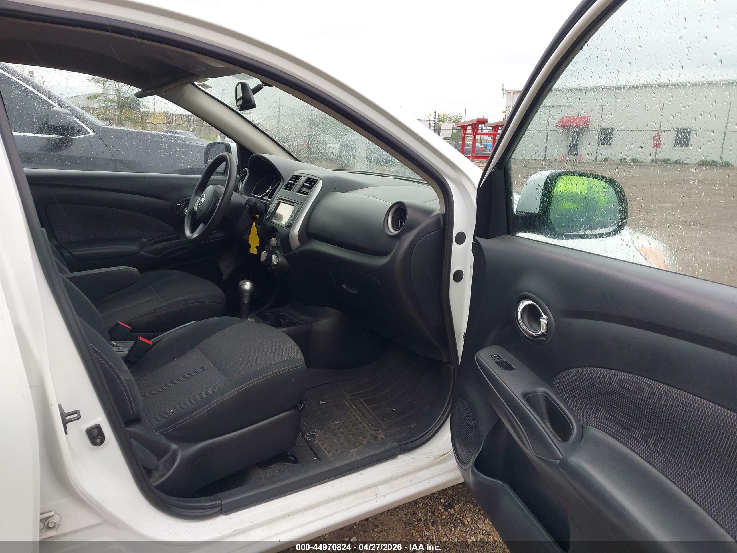 NISSAN VERSA image 5