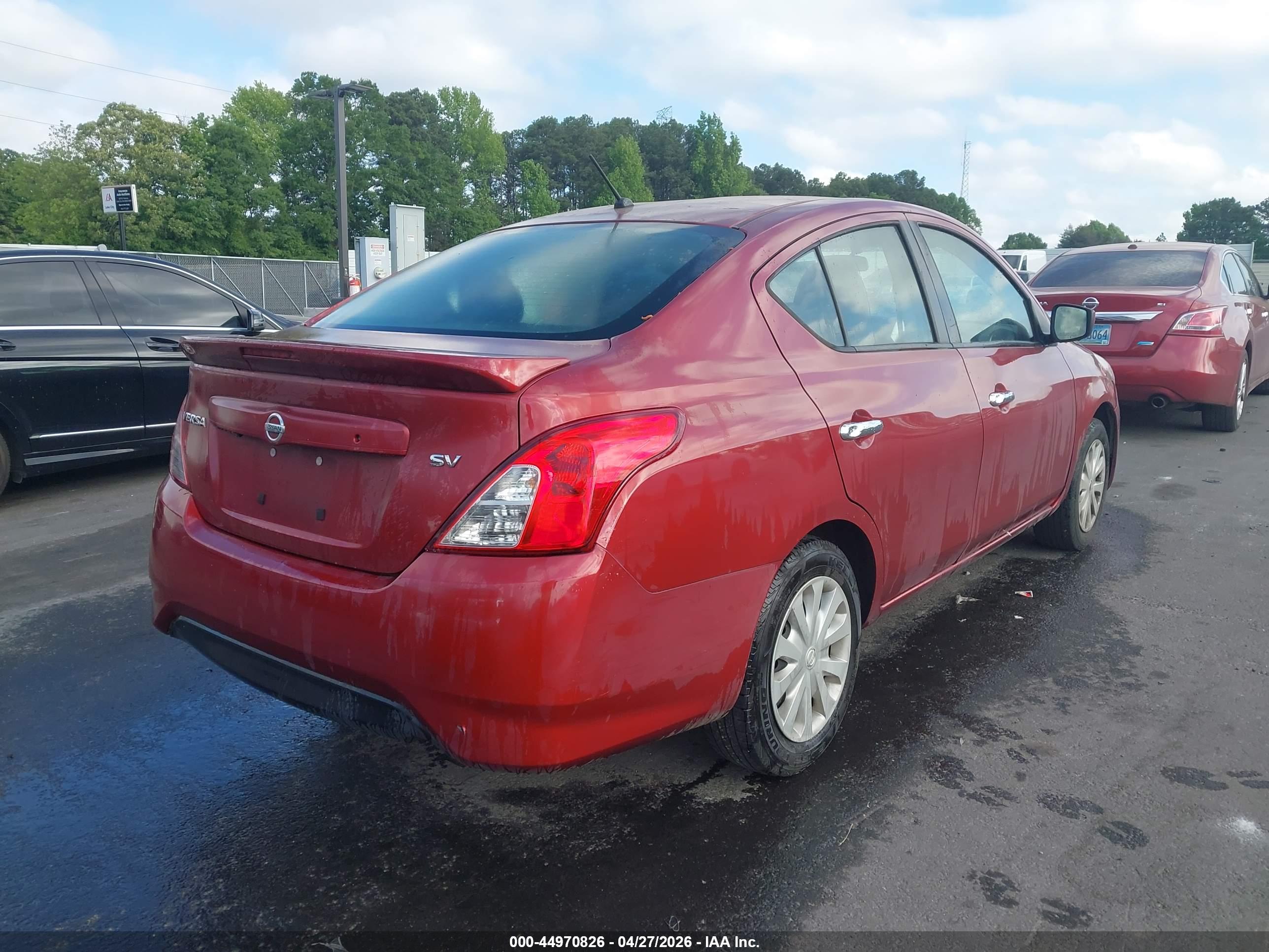 NISSAN VERSA image 4