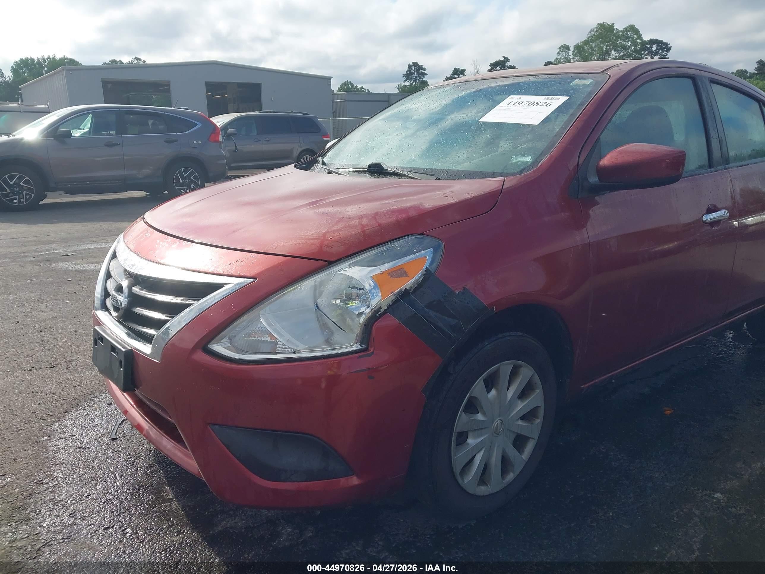 NISSAN VERSA image 6