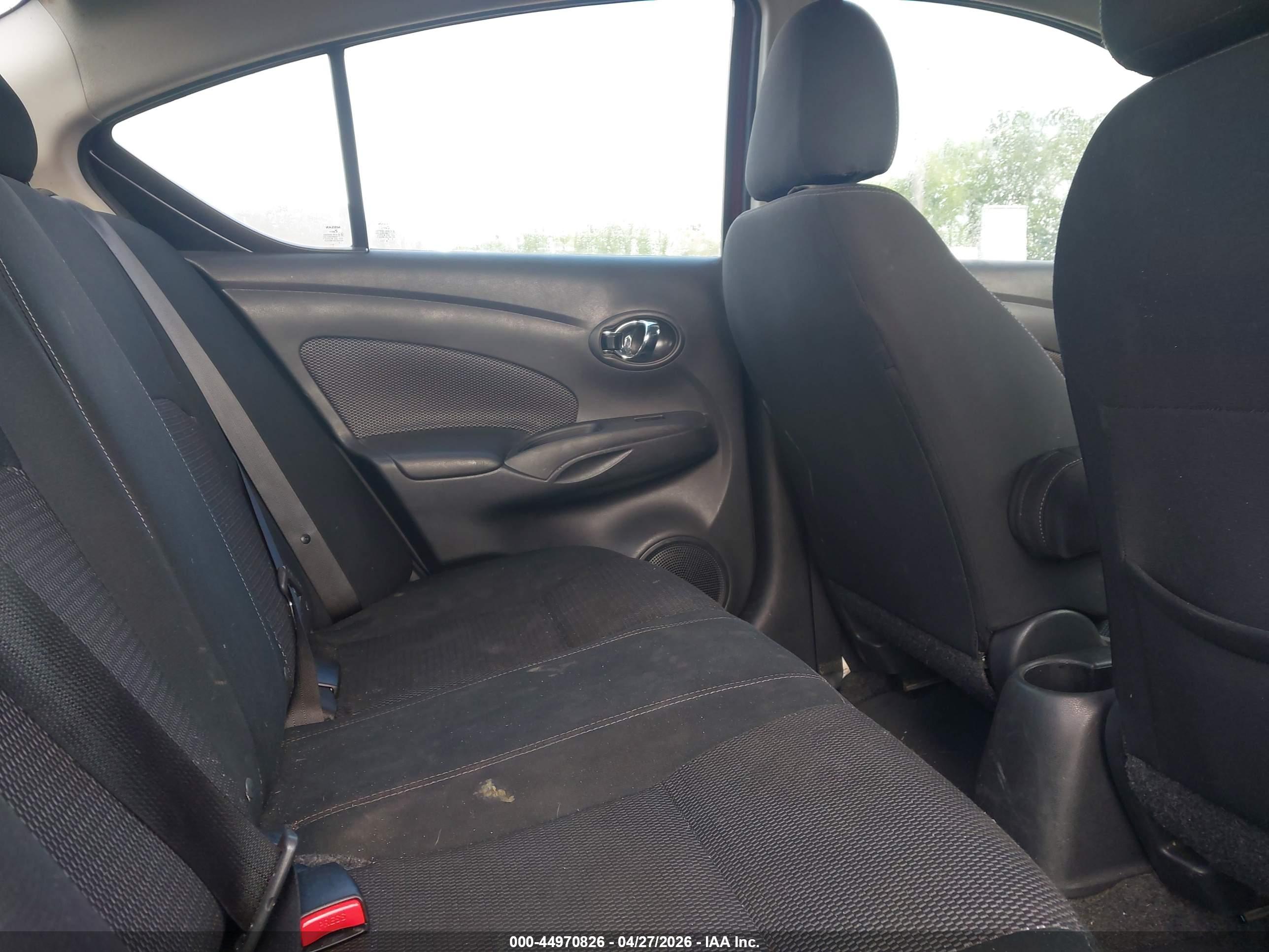 NISSAN VERSA image 8