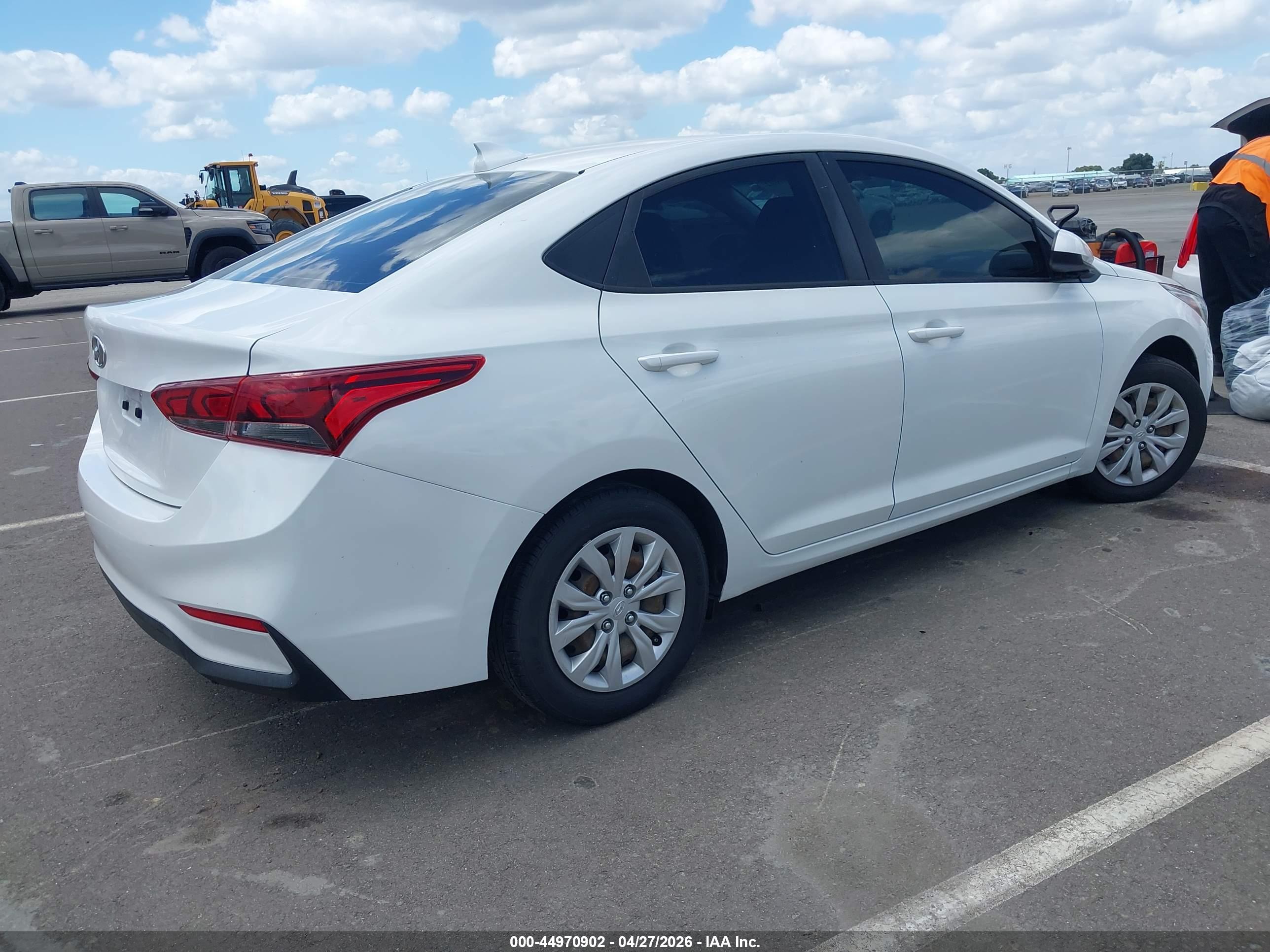 HYUNDAI ACCENT image 4
