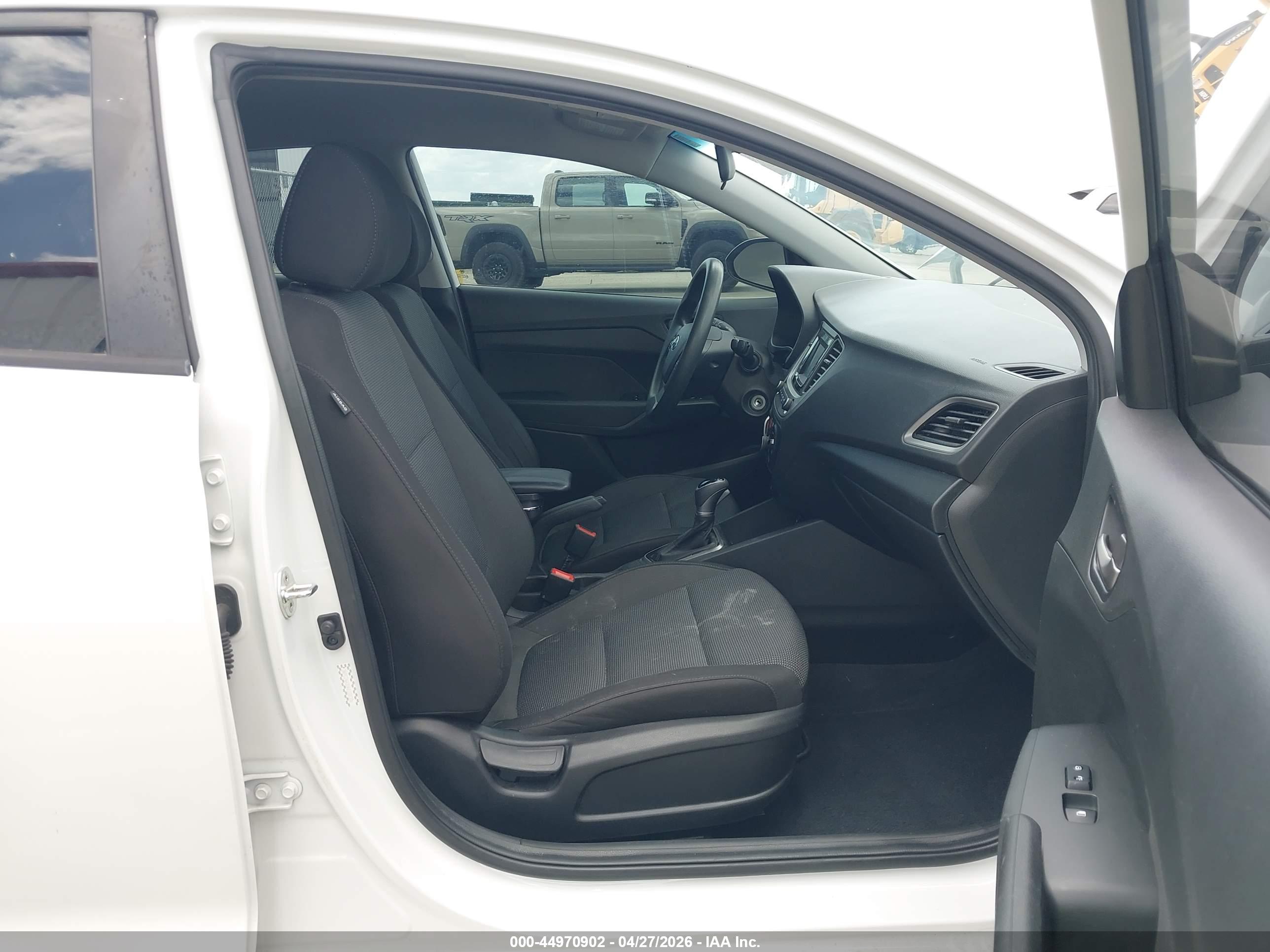 HYUNDAI ACCENT image 5