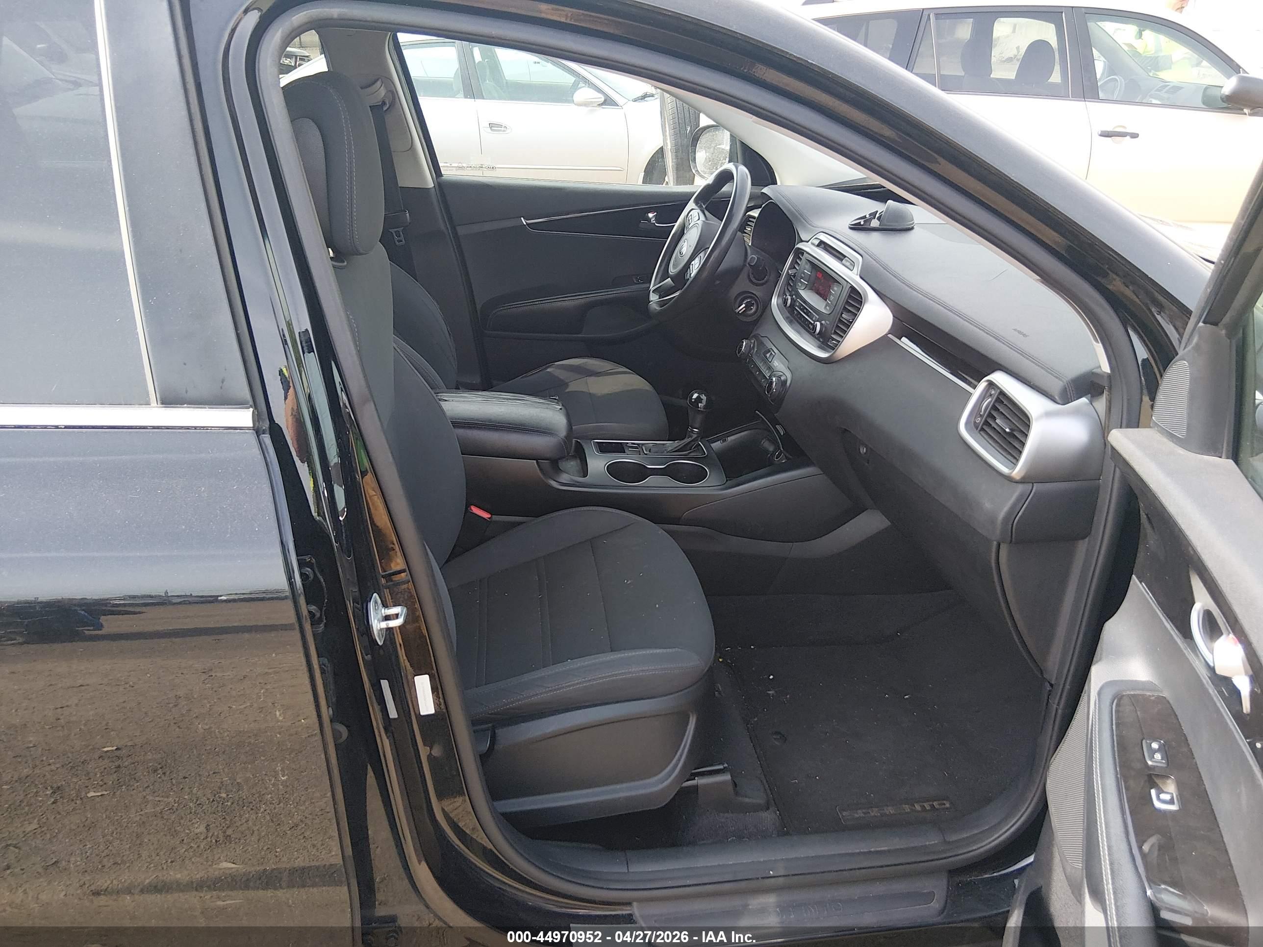 KIA SORENTO image 5