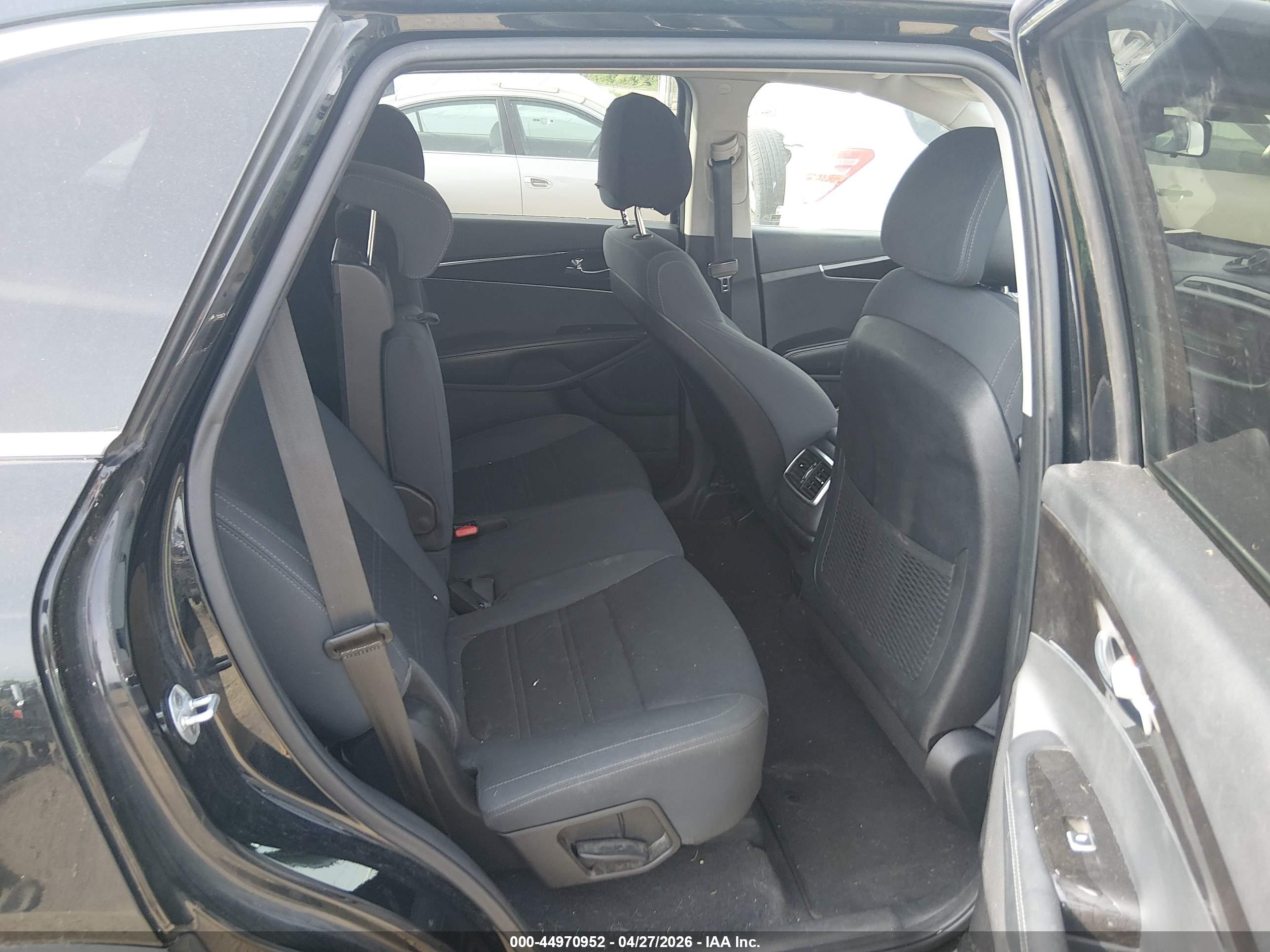 KIA SORENTO image 8