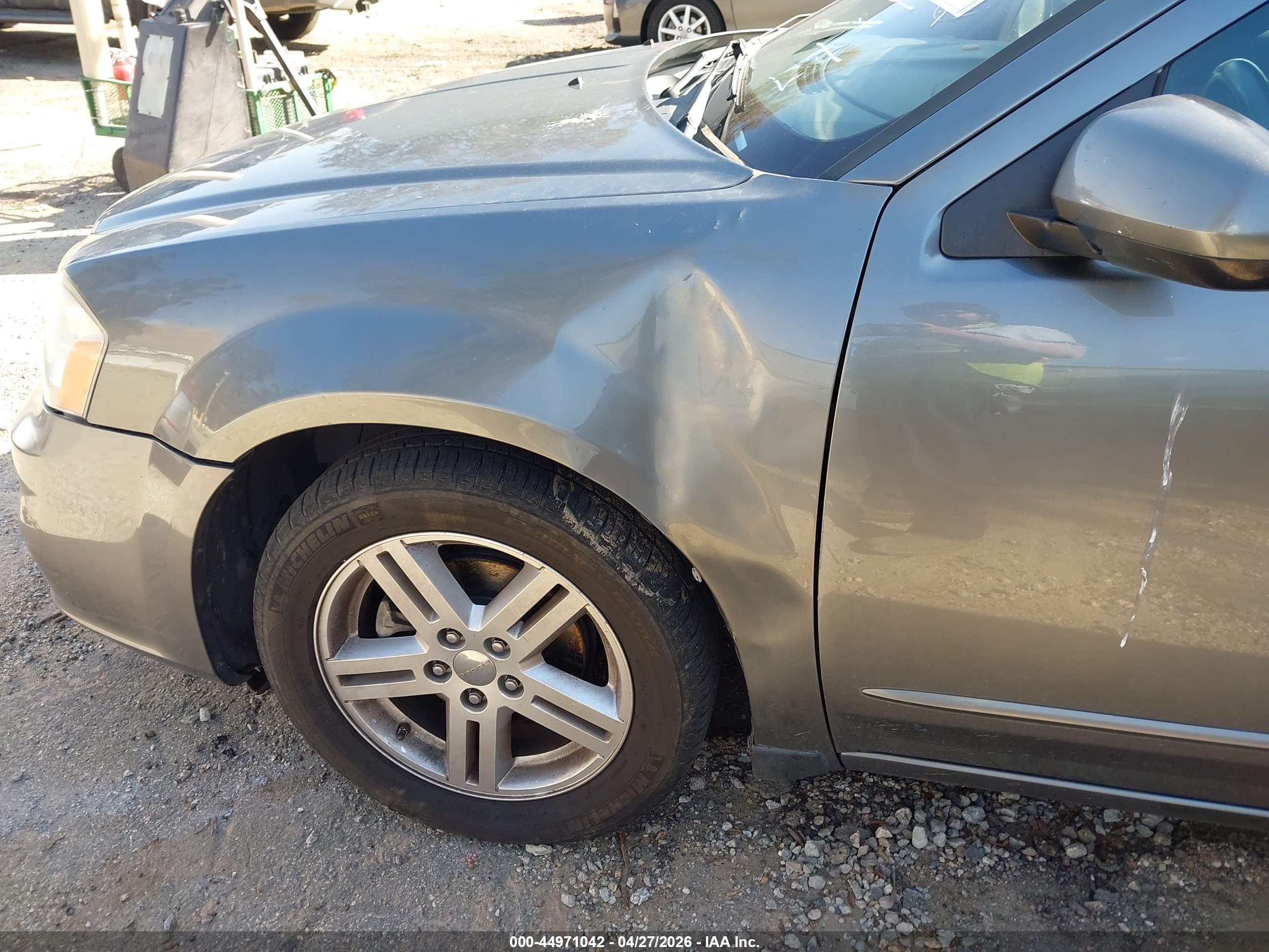 DODGE AVENGER image 6