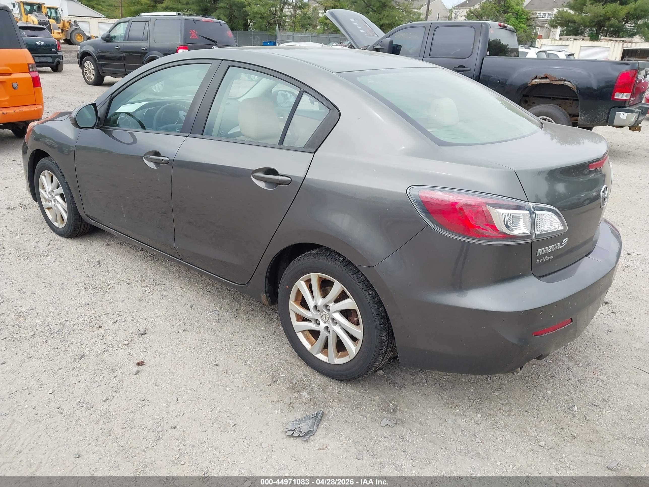 MAZDA MAZDA3 image 3