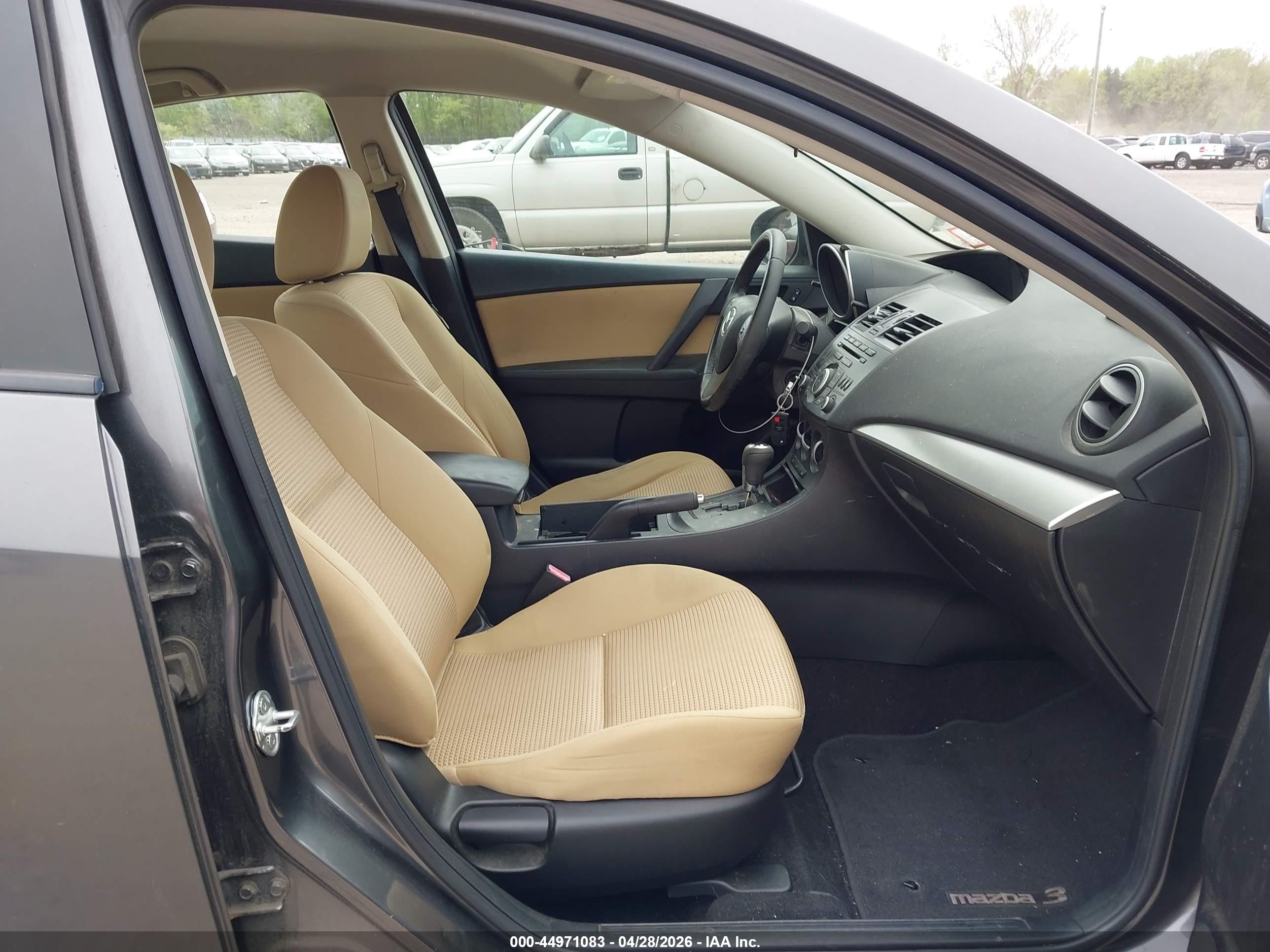 MAZDA MAZDA3 image 5