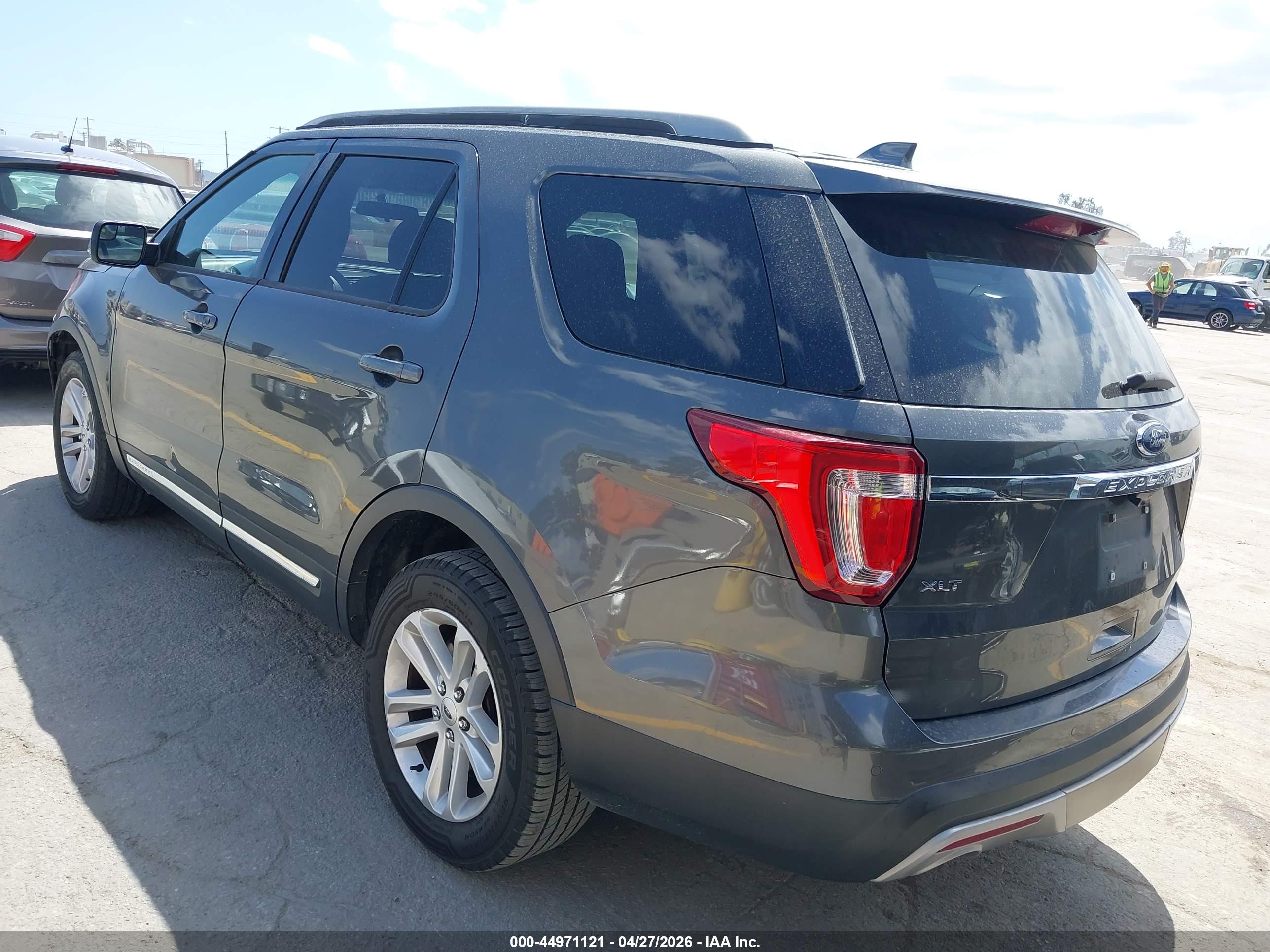 FORD EXPLORER image 3