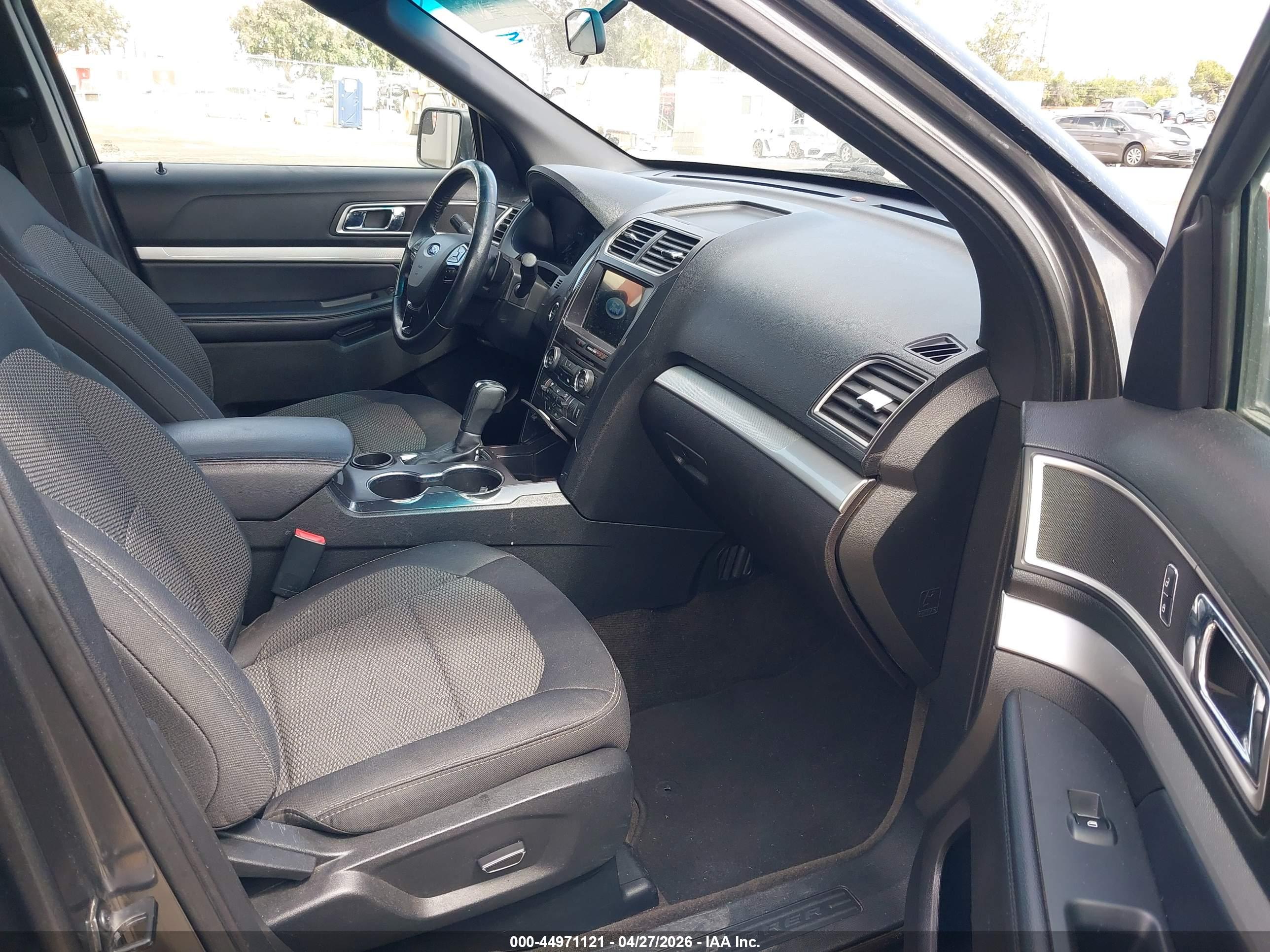 FORD EXPLORER image 5