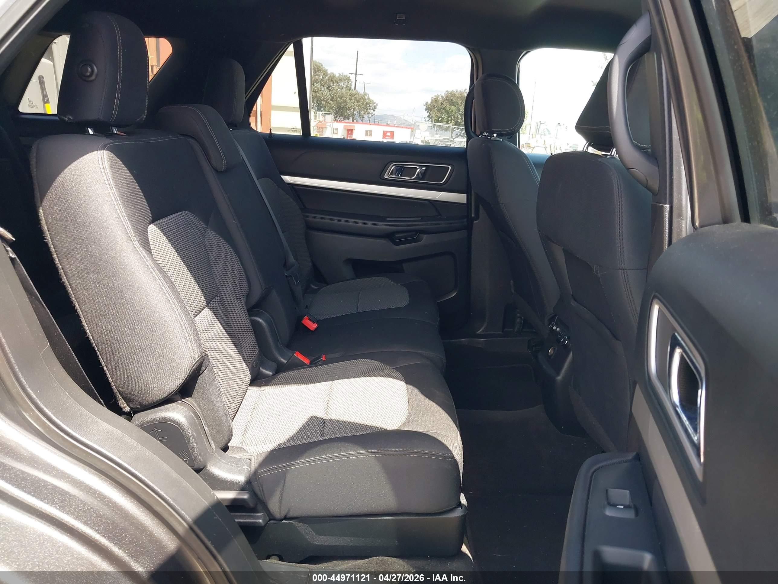 FORD EXPLORER image 8
