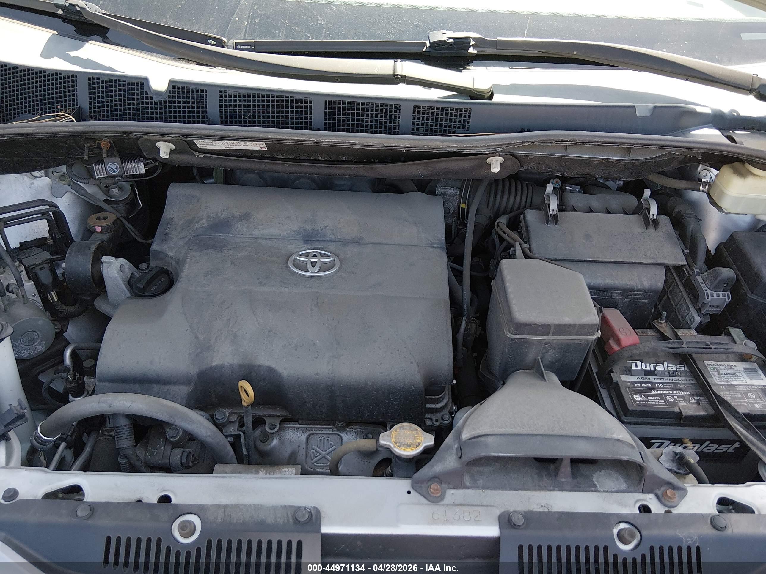TOYOTA SIENNA image 10