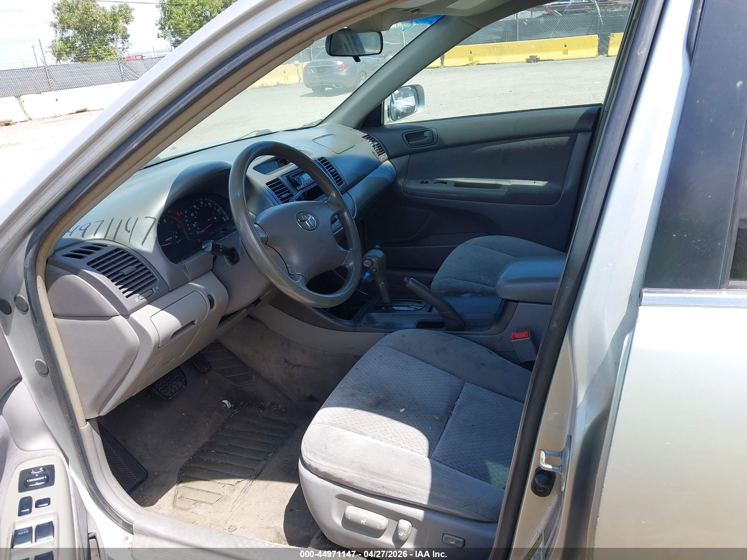 TOYOTA CAMRY image 5