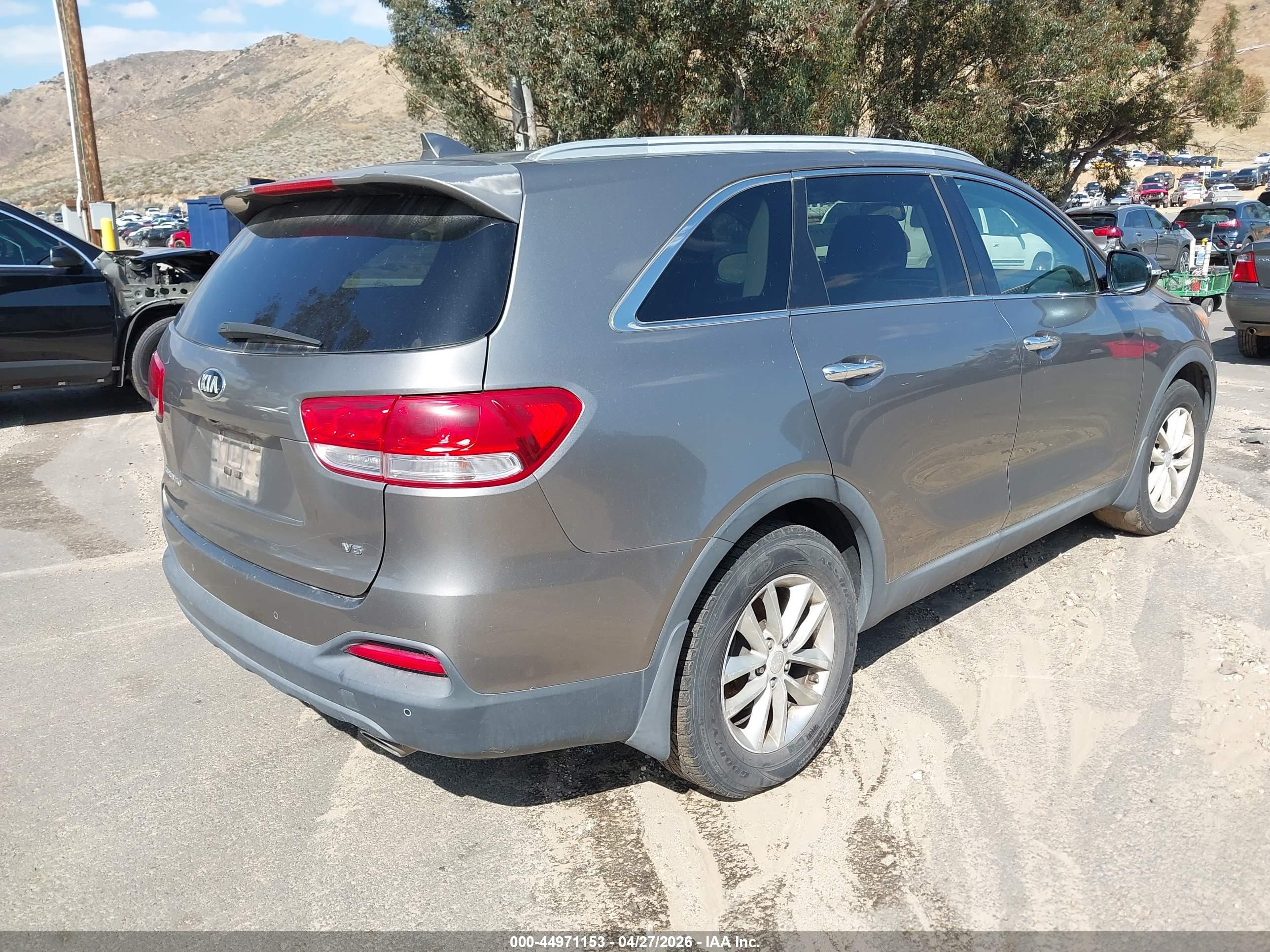 KIA SORENTO image 4