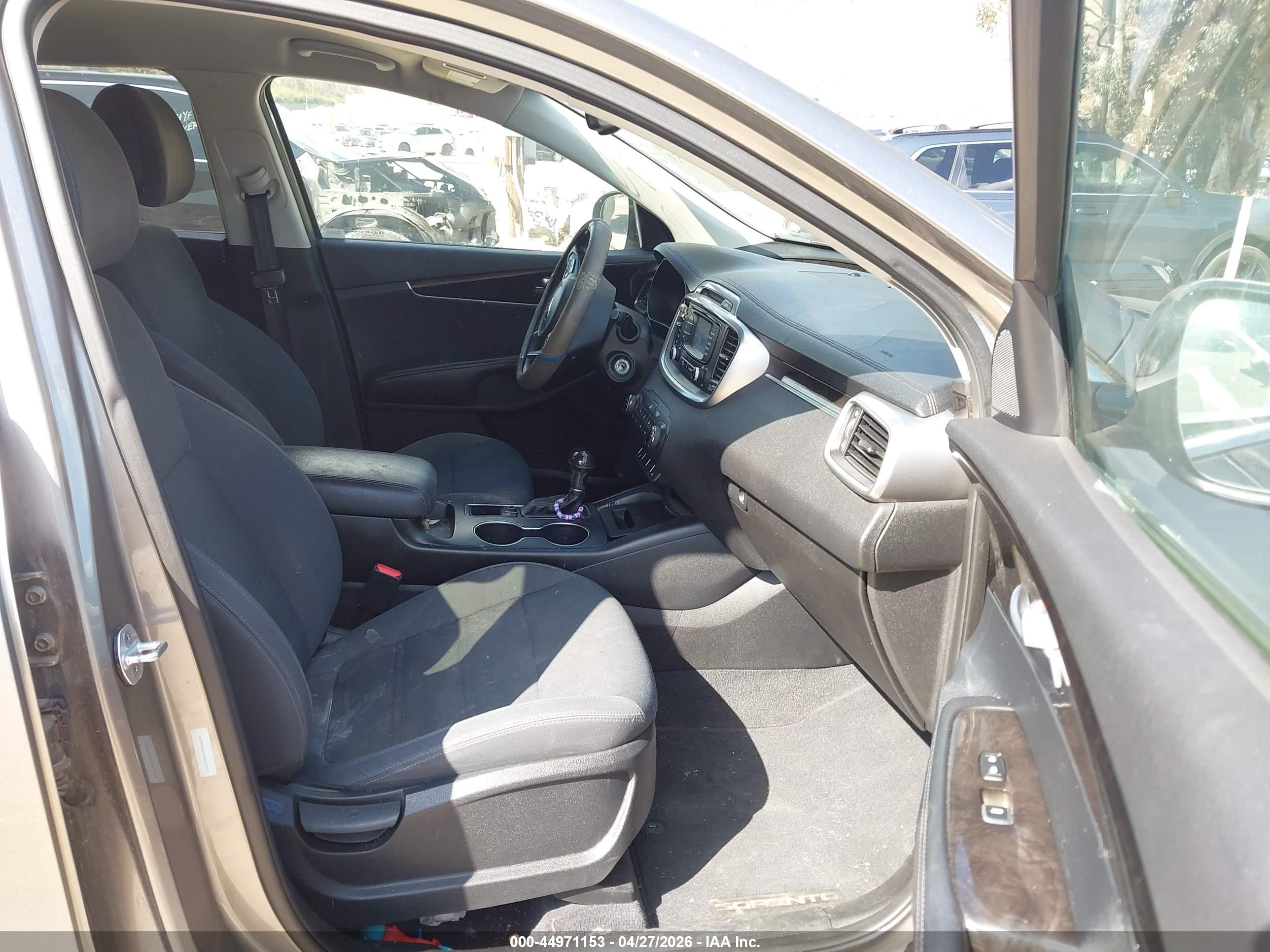 KIA SORENTO image 5