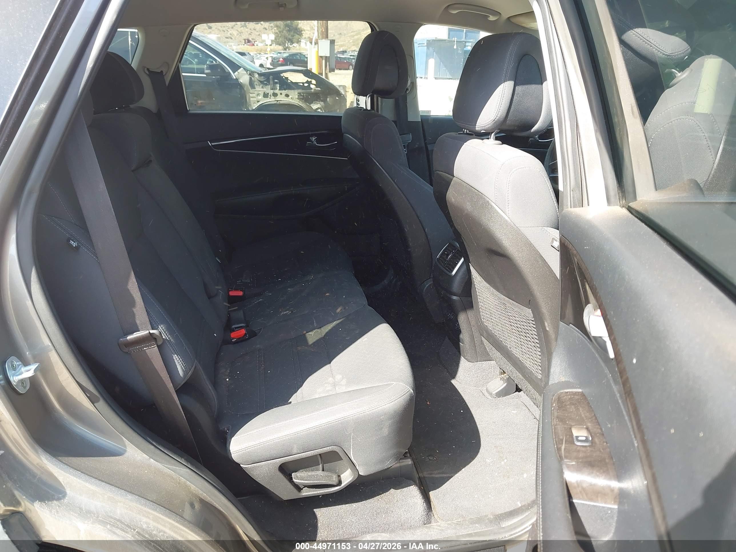 KIA SORENTO image 8