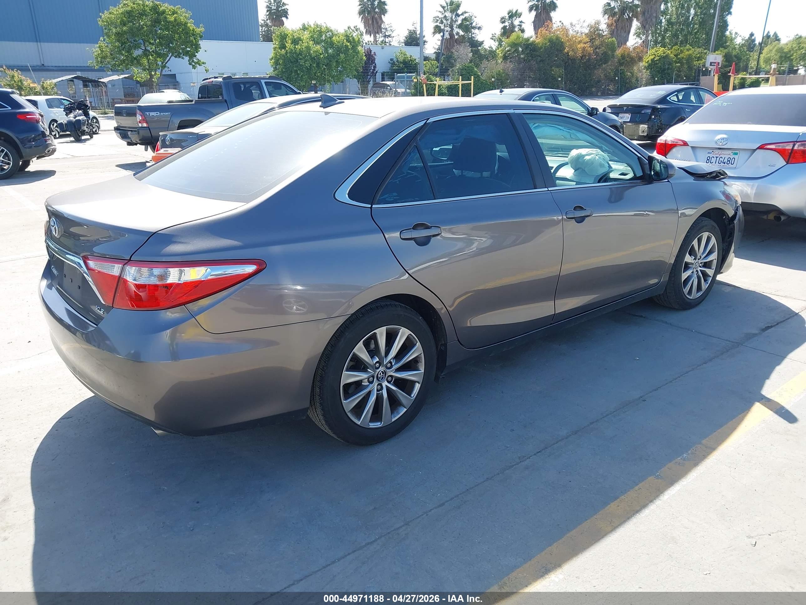 TOYOTA CAMRY image 4