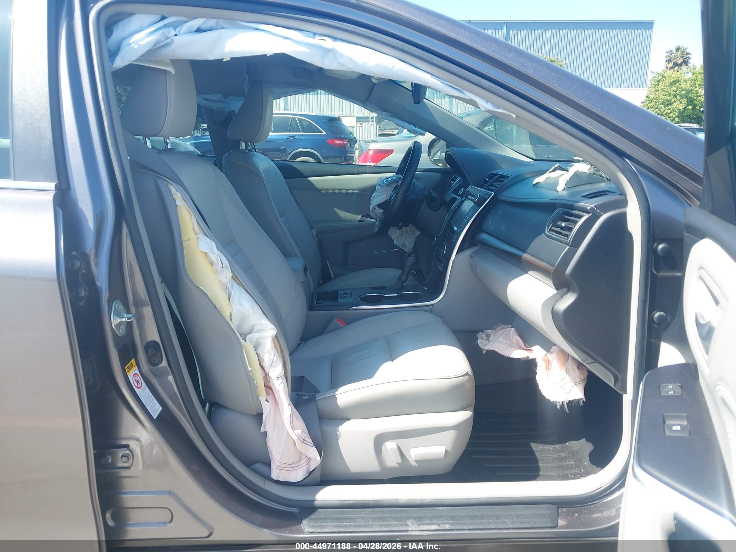 TOYOTA CAMRY image 5