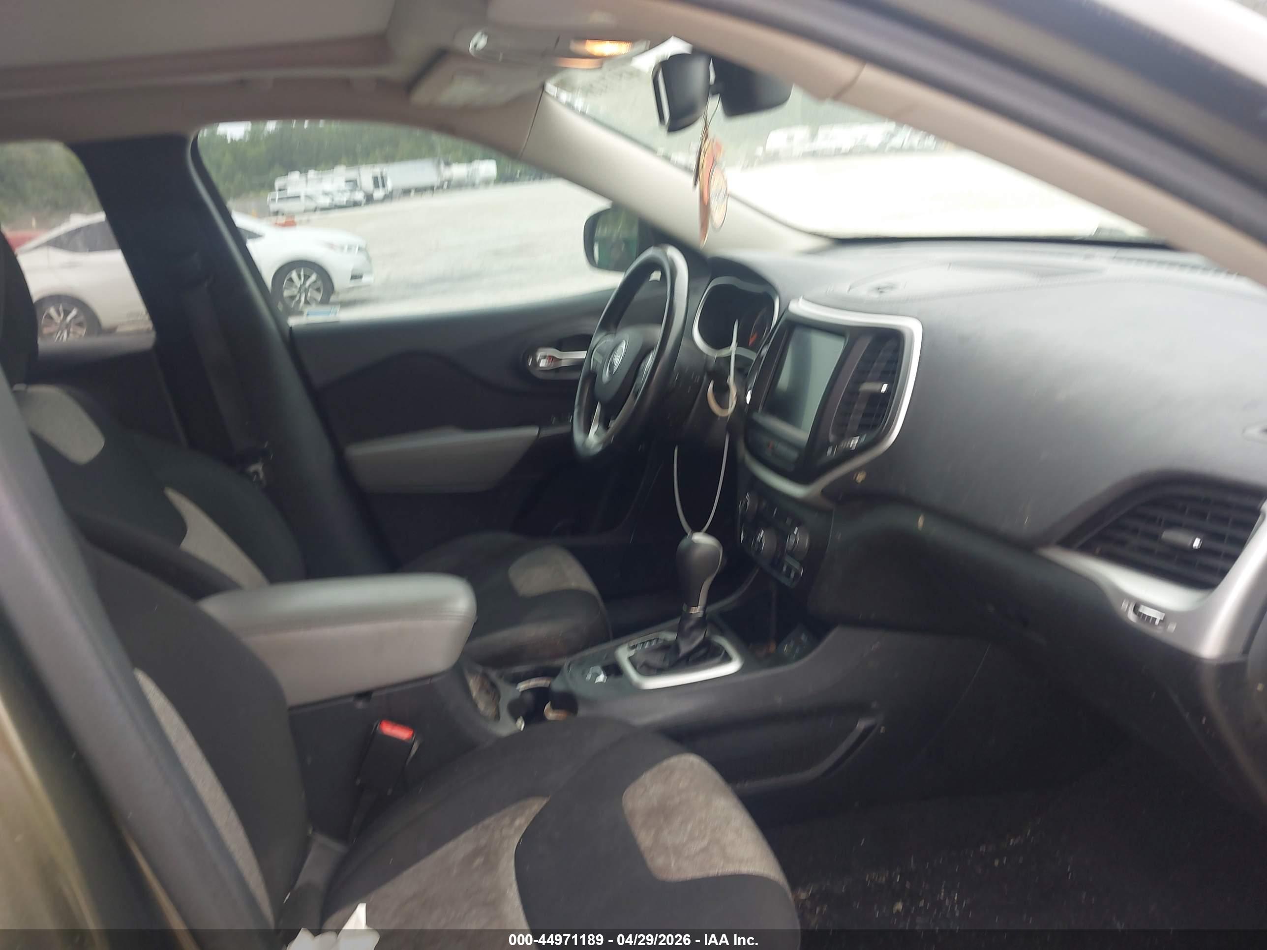 JEEP CHEROKEE image 5