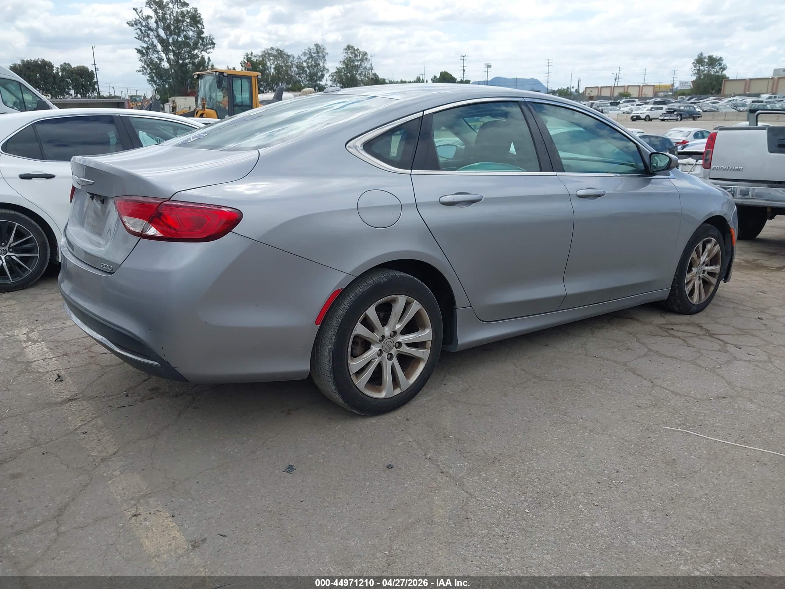 CHRYSLER 200 image 4