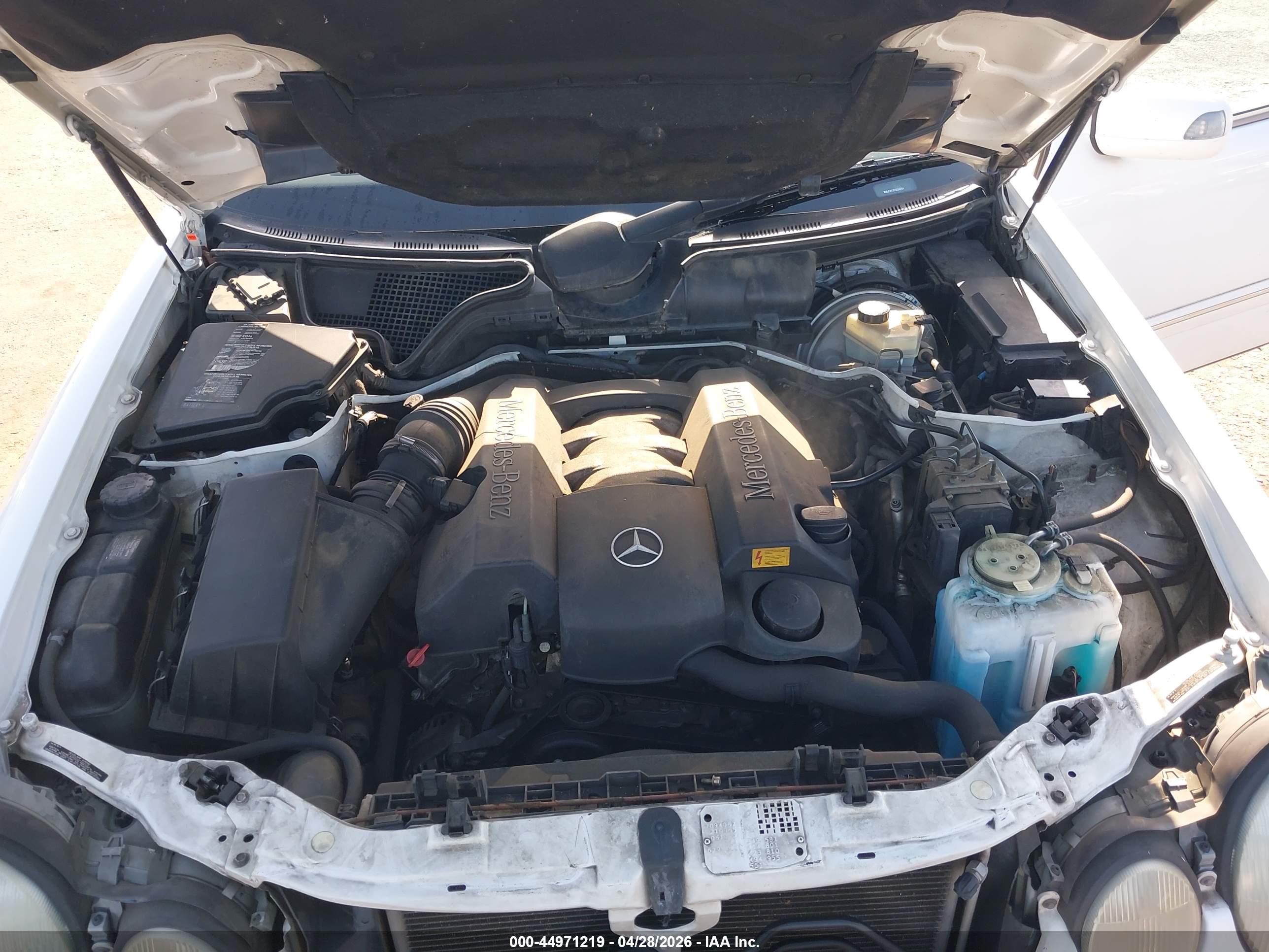 MERCEDES-BENZ E image 10