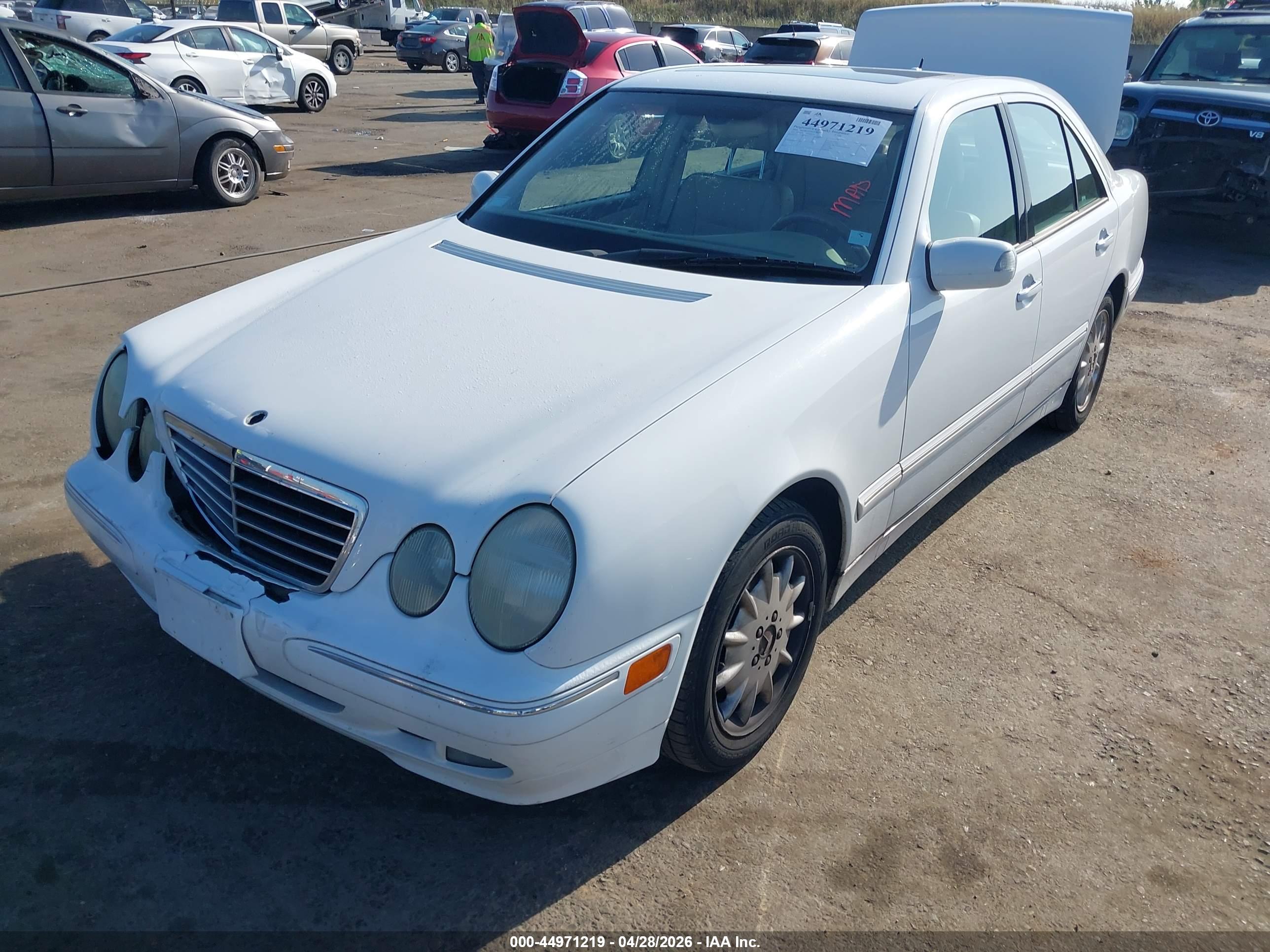 MERCEDES-BENZ E image 2