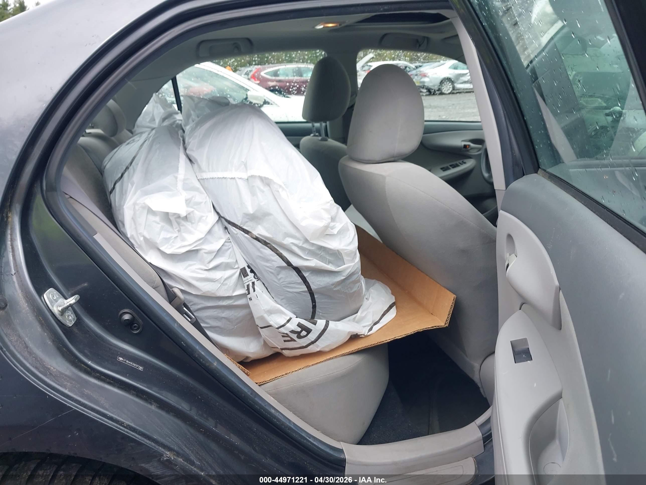 TOYOTA COROLLA image 8