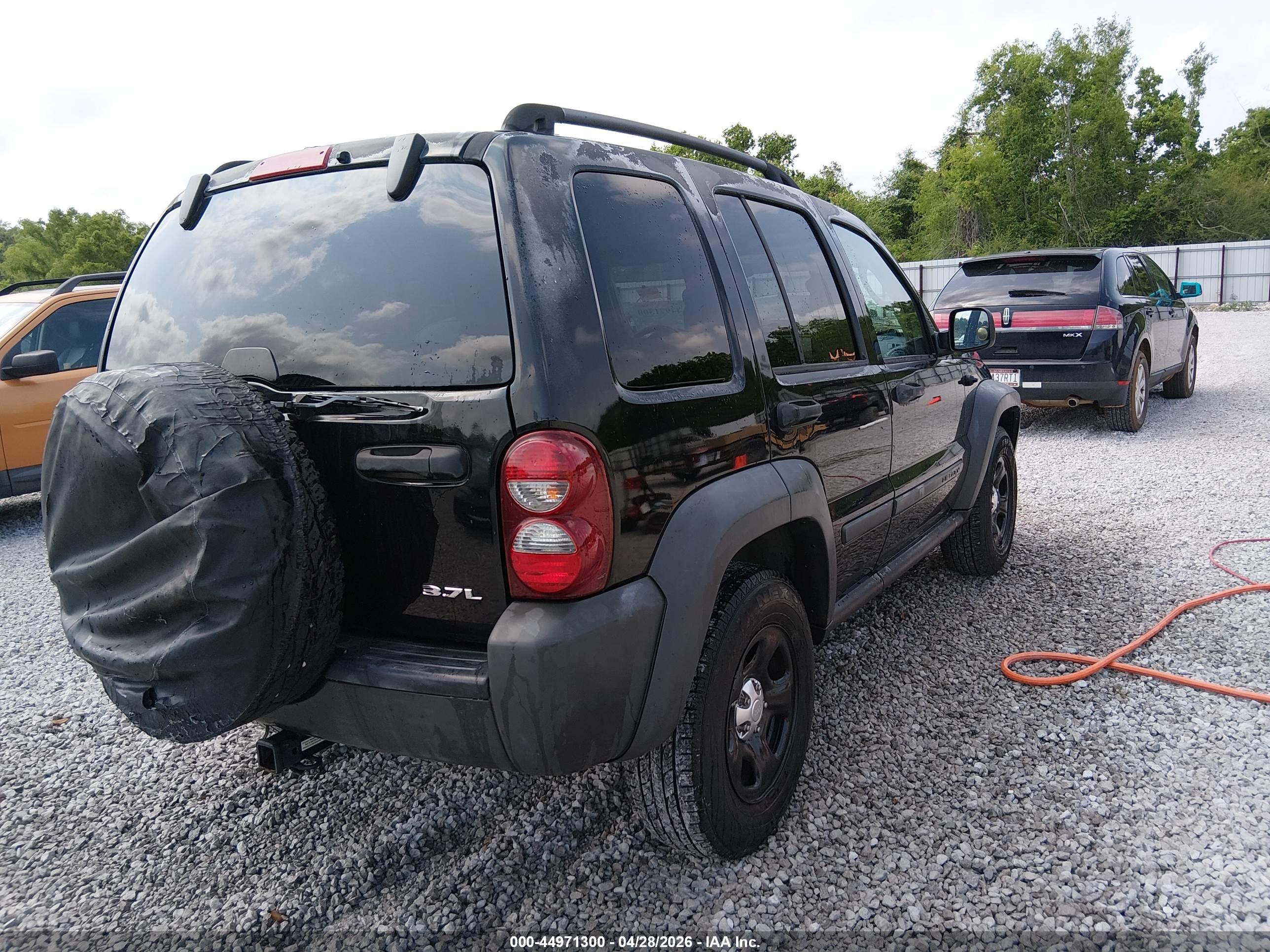 JEEP LIBERTY image 4