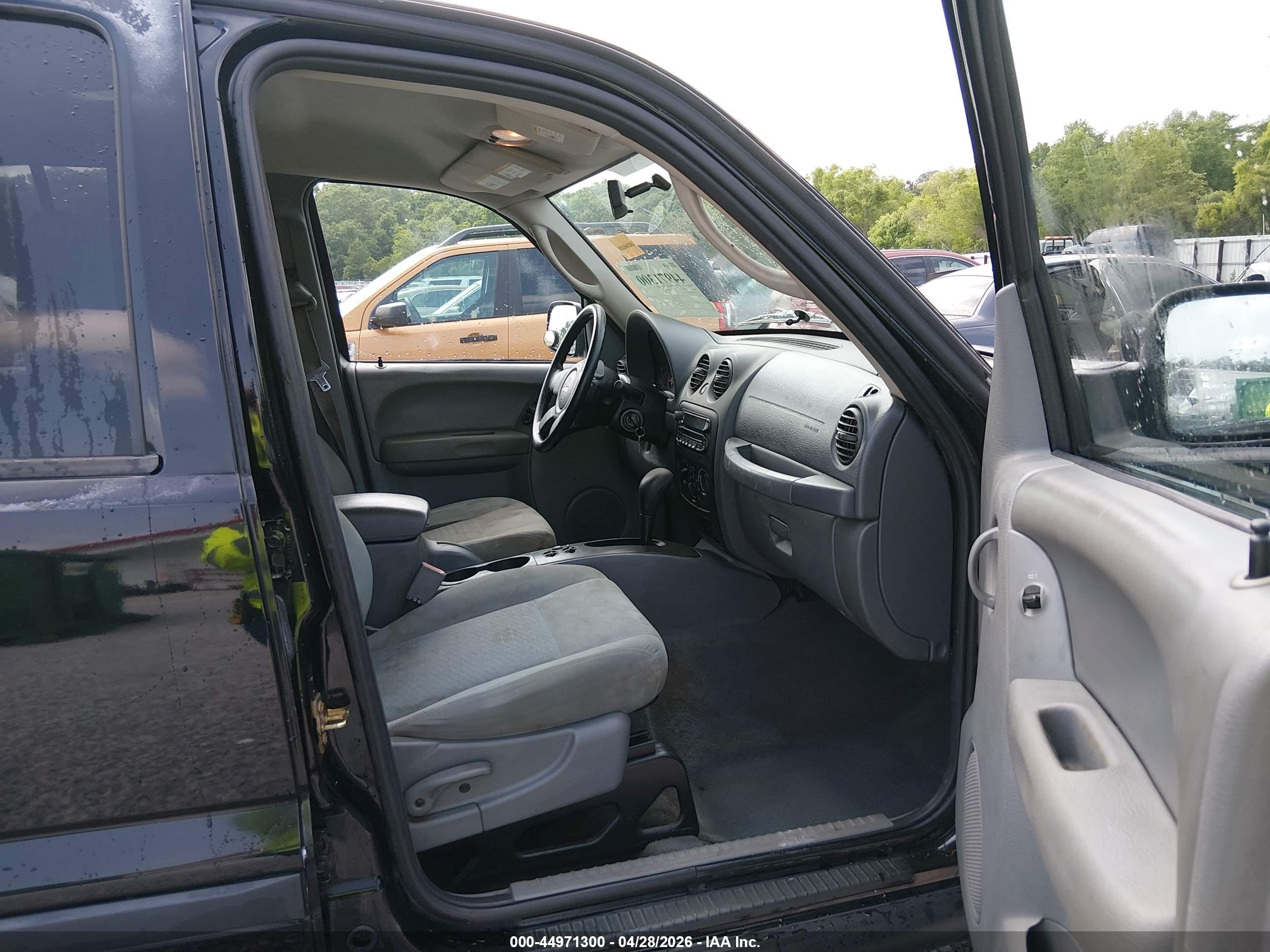 JEEP LIBERTY image 5