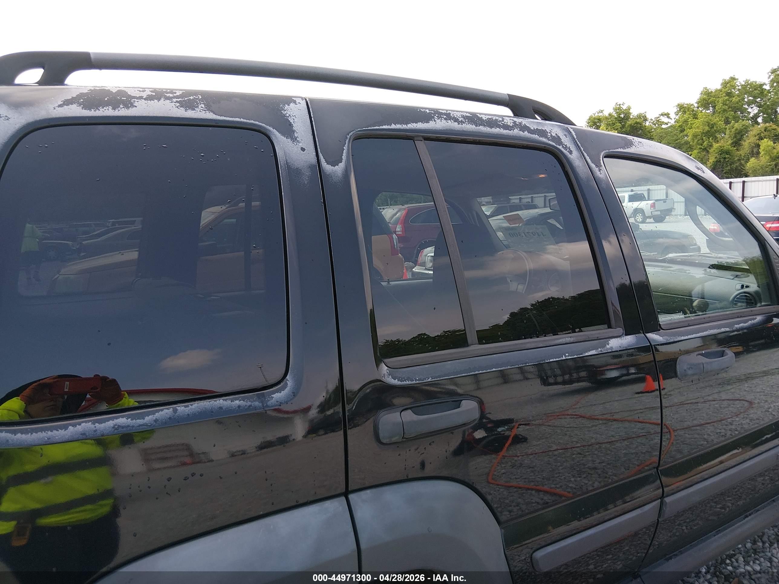 JEEP LIBERTY image 6
