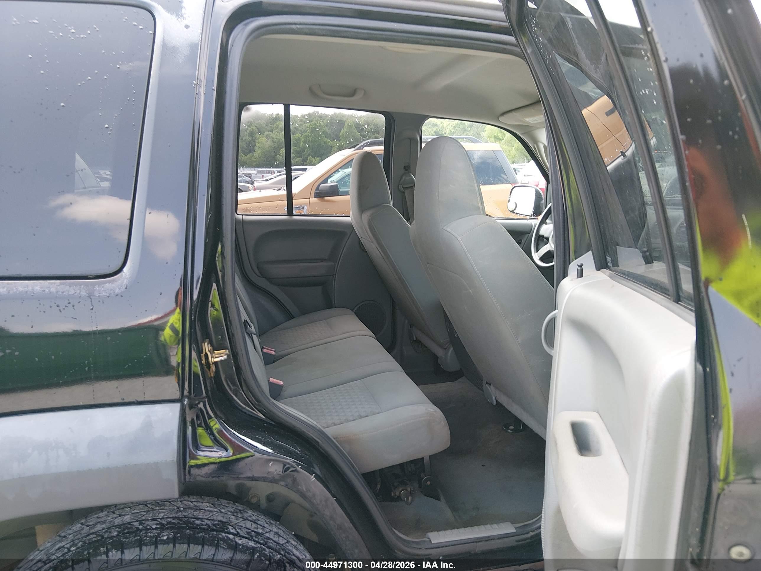 JEEP LIBERTY image 8