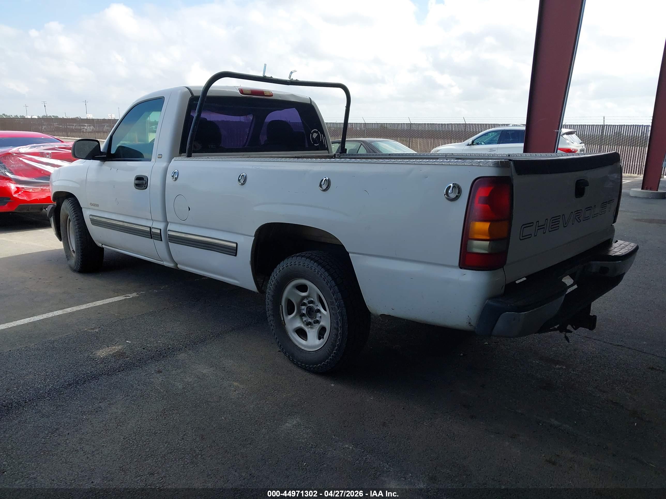 CHEVROLET SILVERADO image 3